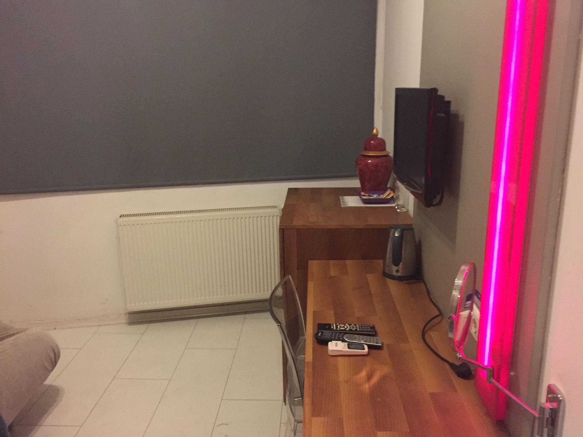 Black Aparthotel 2*
