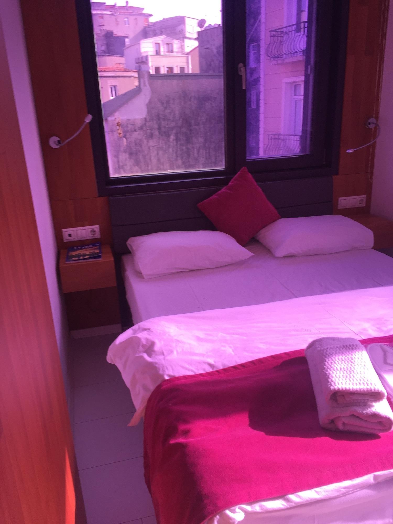 Black Aparthotel