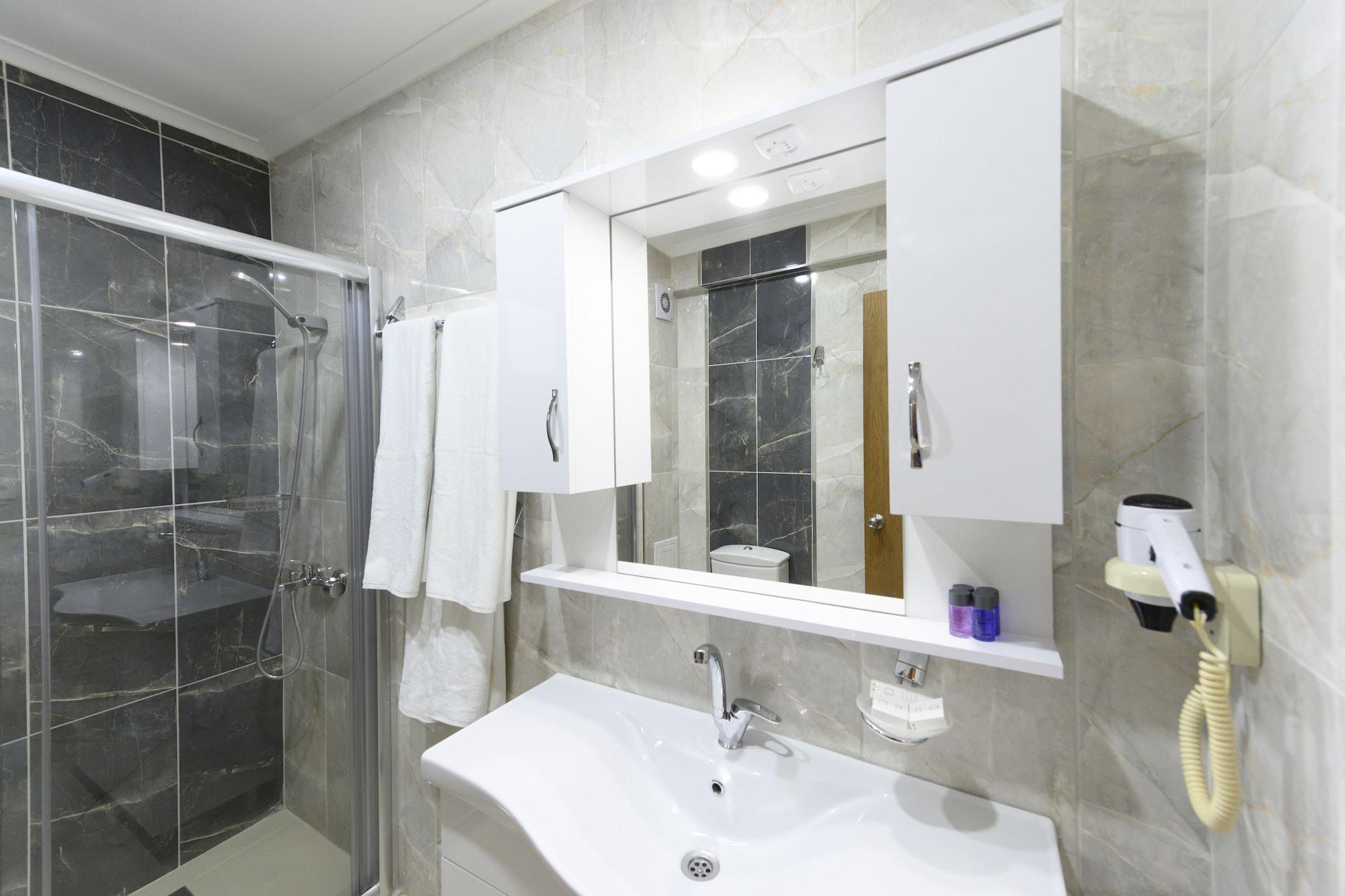Entes Aparthotel 3*