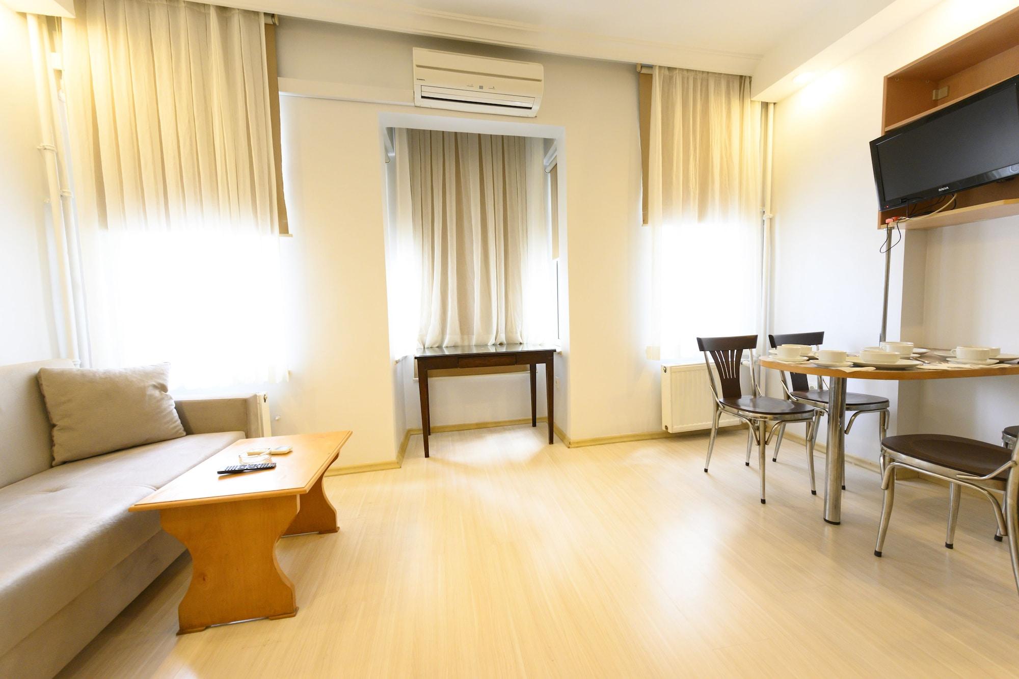 Entes Aparthotel 3*