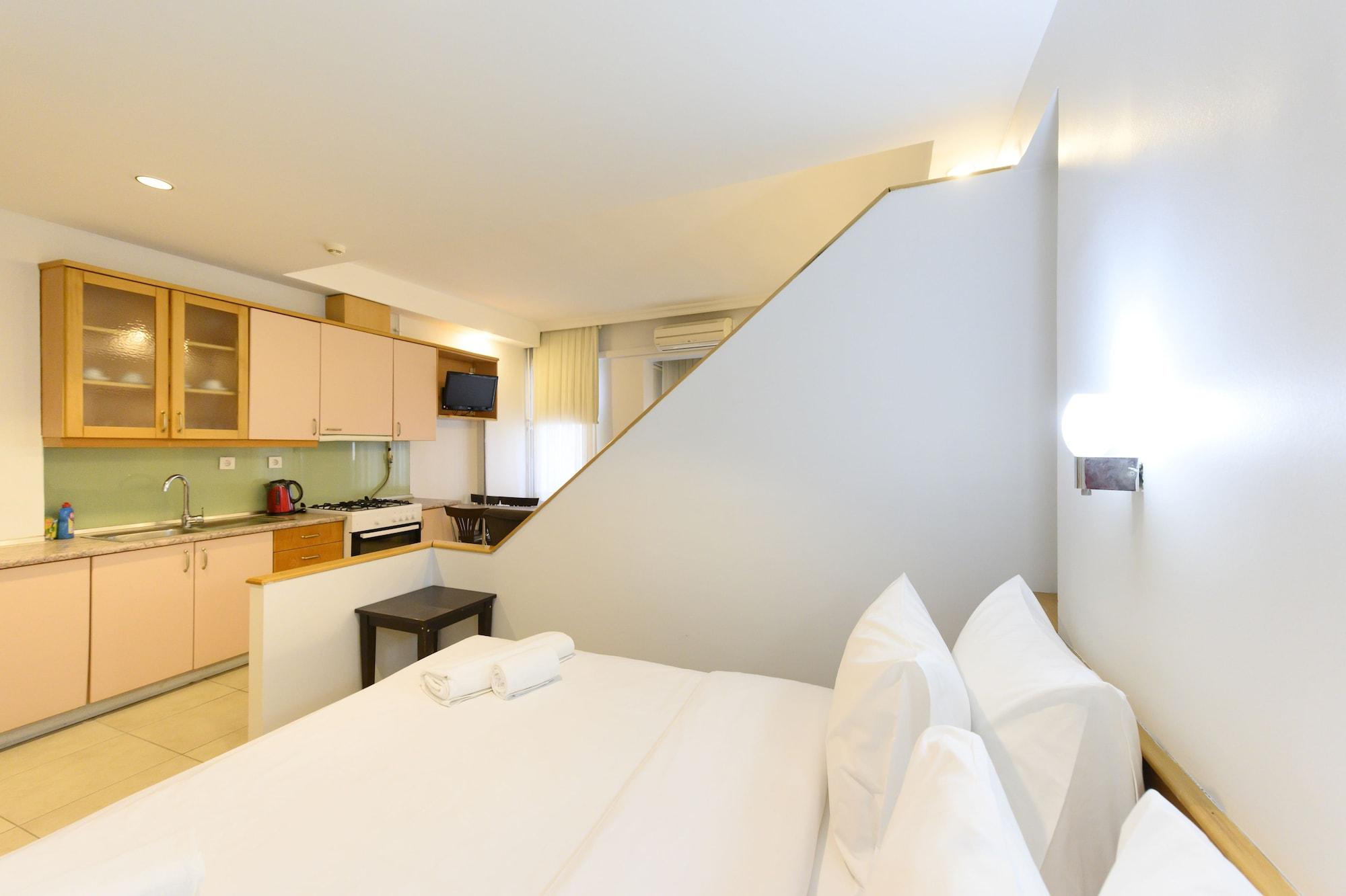 Entes Aparthotel 3*