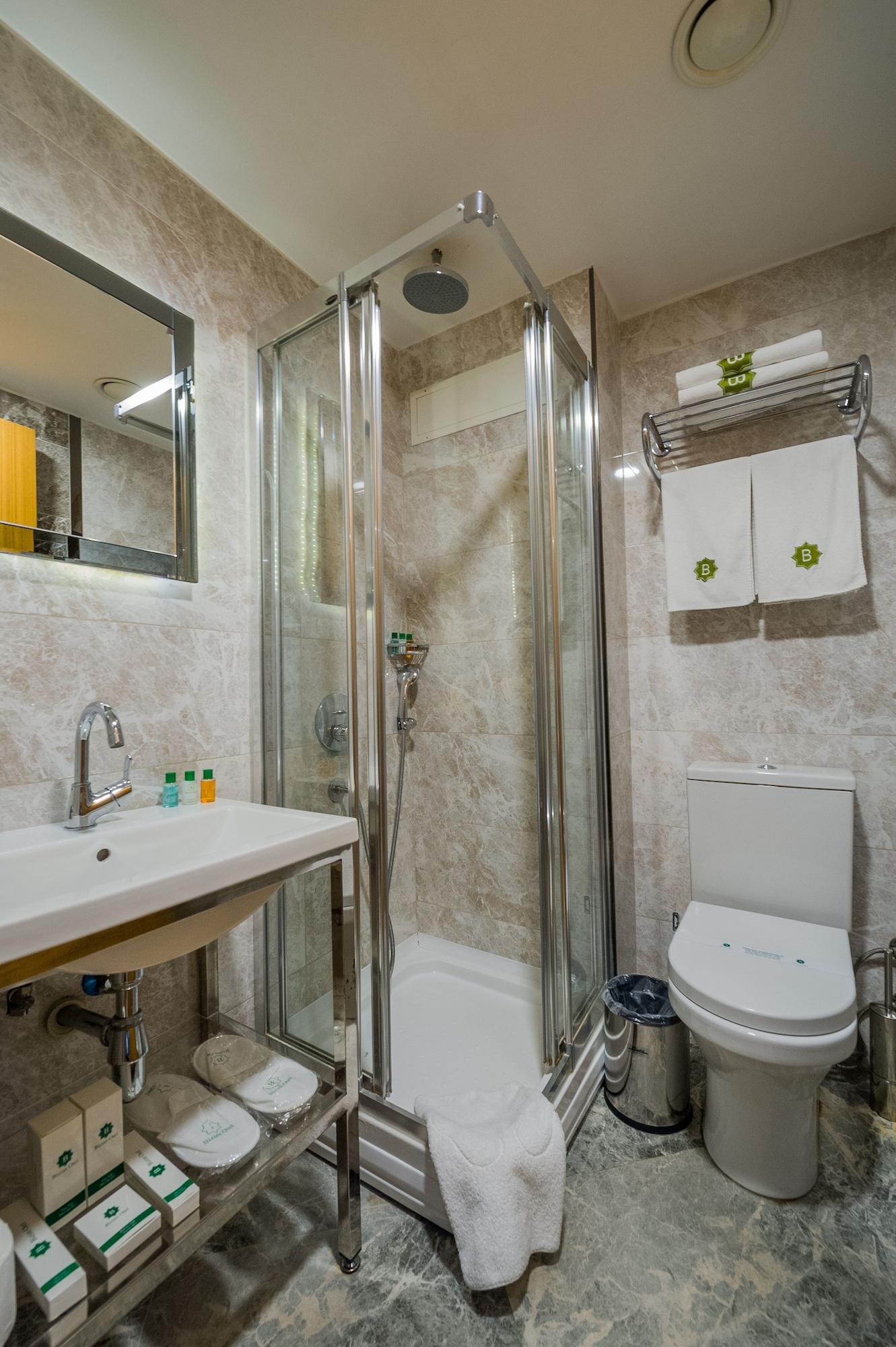 Bizim 3* İstanbul