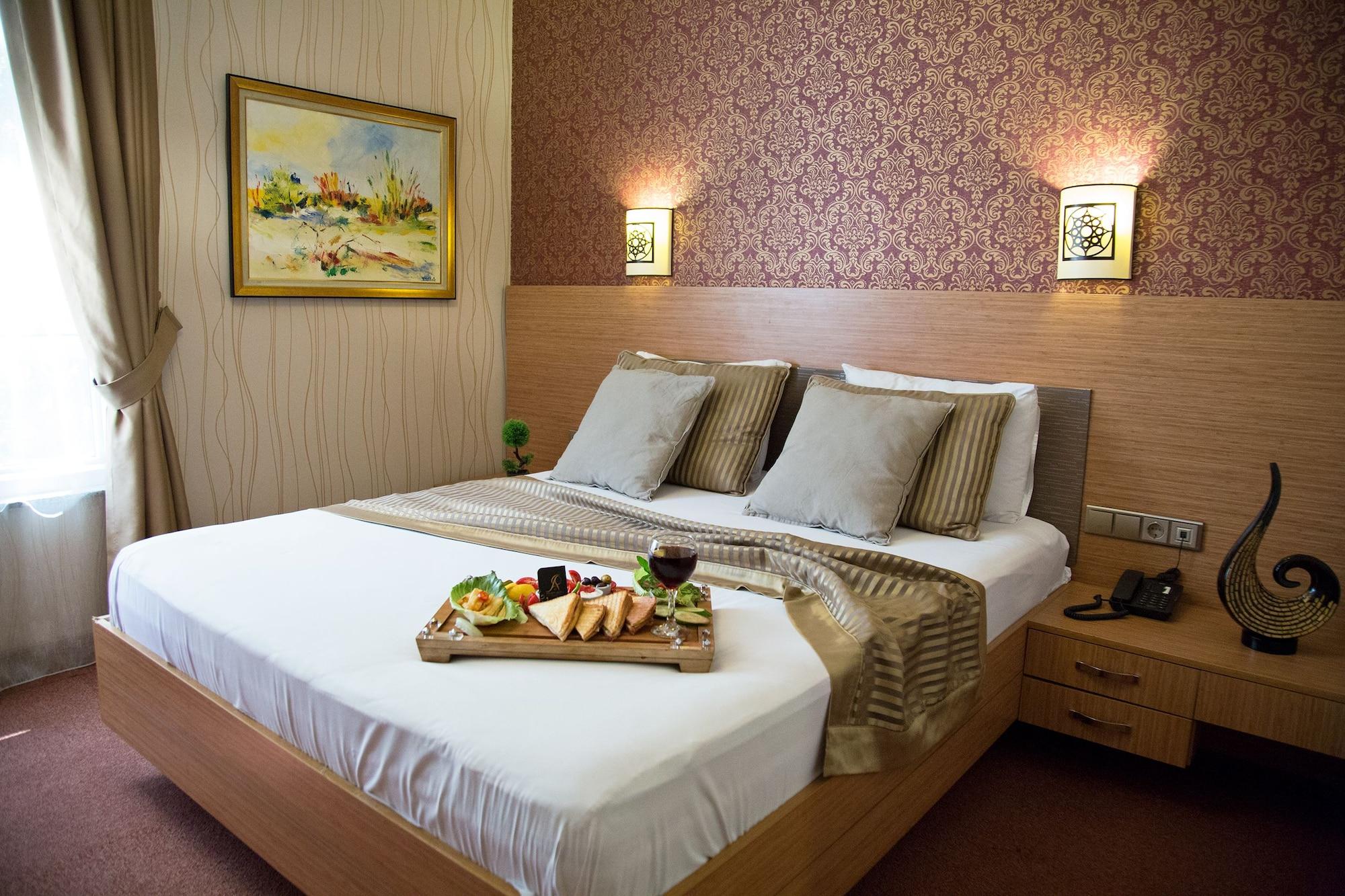 The Rise Aron Business Merter Hotel 3*