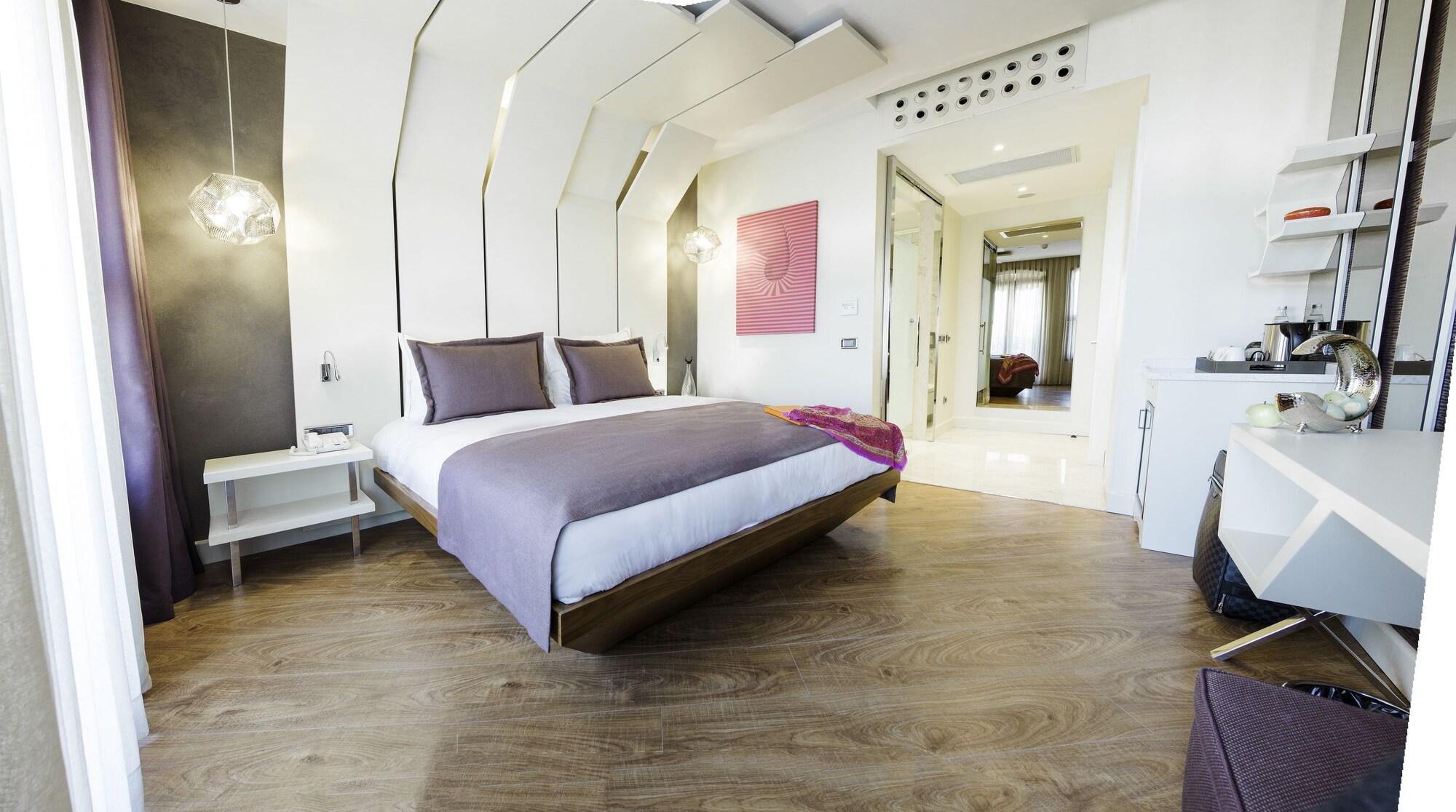 Maroon Pera Hotel 3*