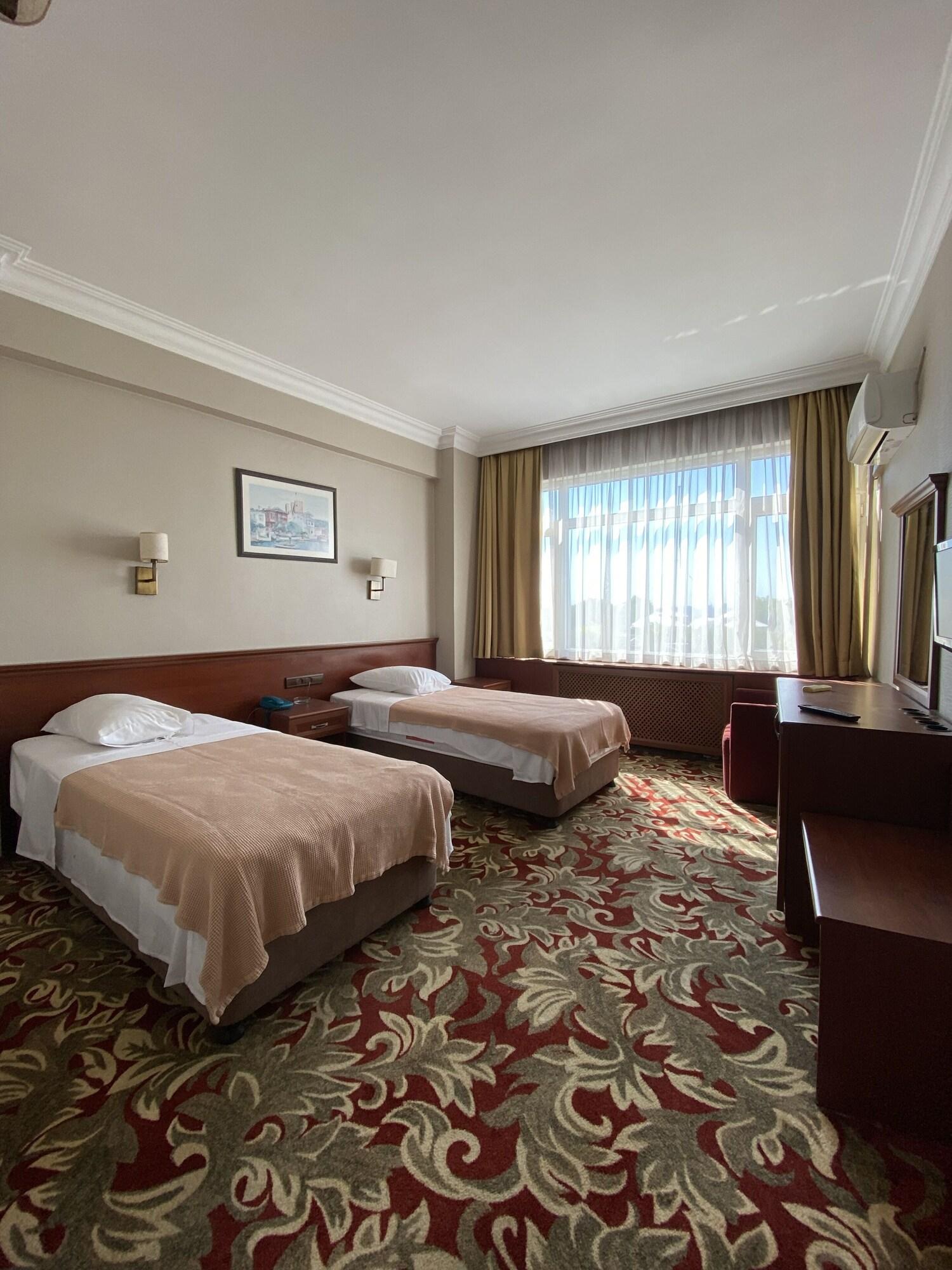 Monopol Hotel 3*