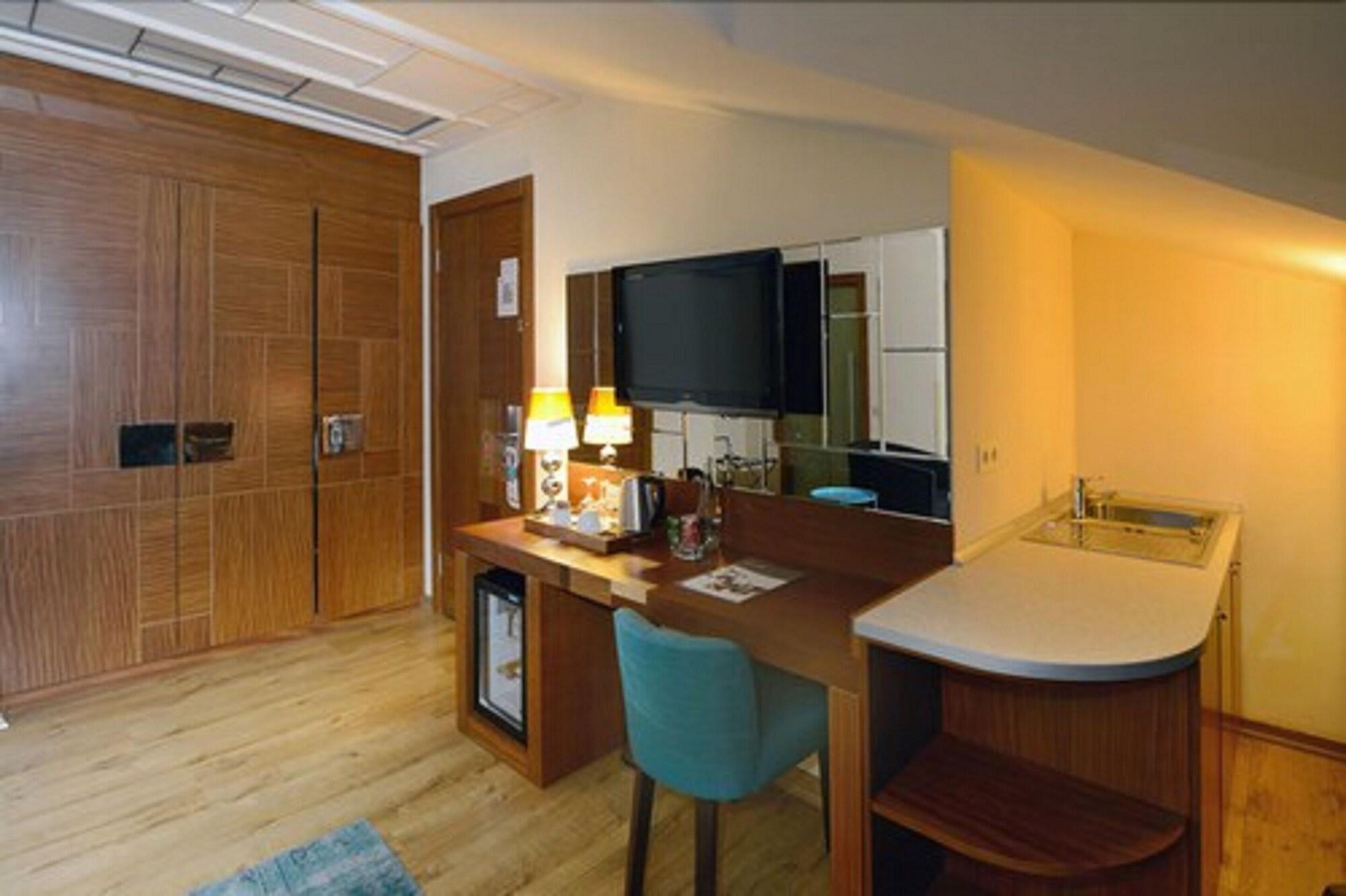 Collage Pera Hotel