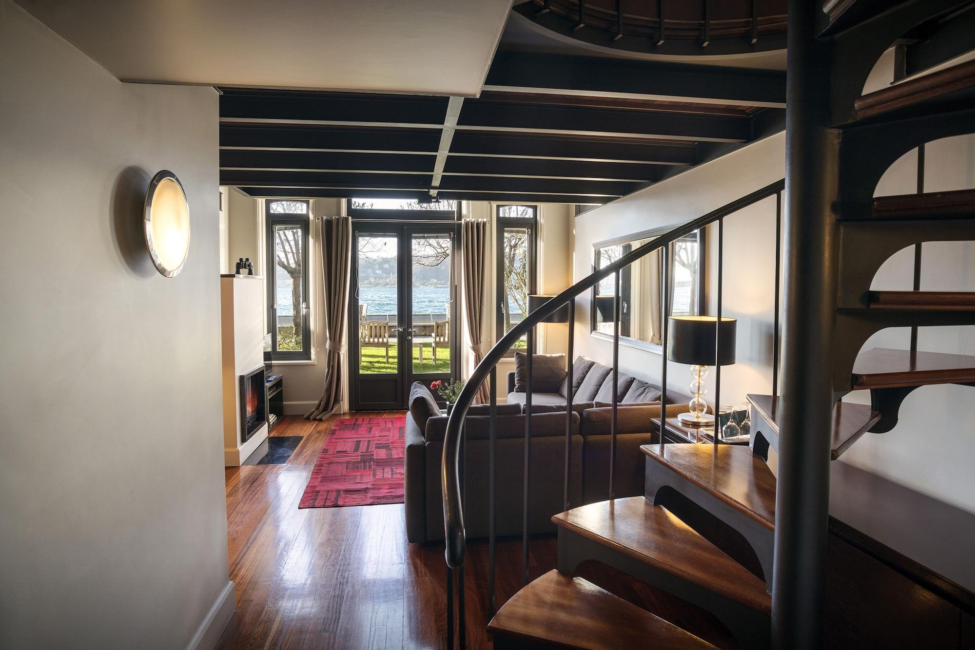 Sumahan - On The Water Hotel