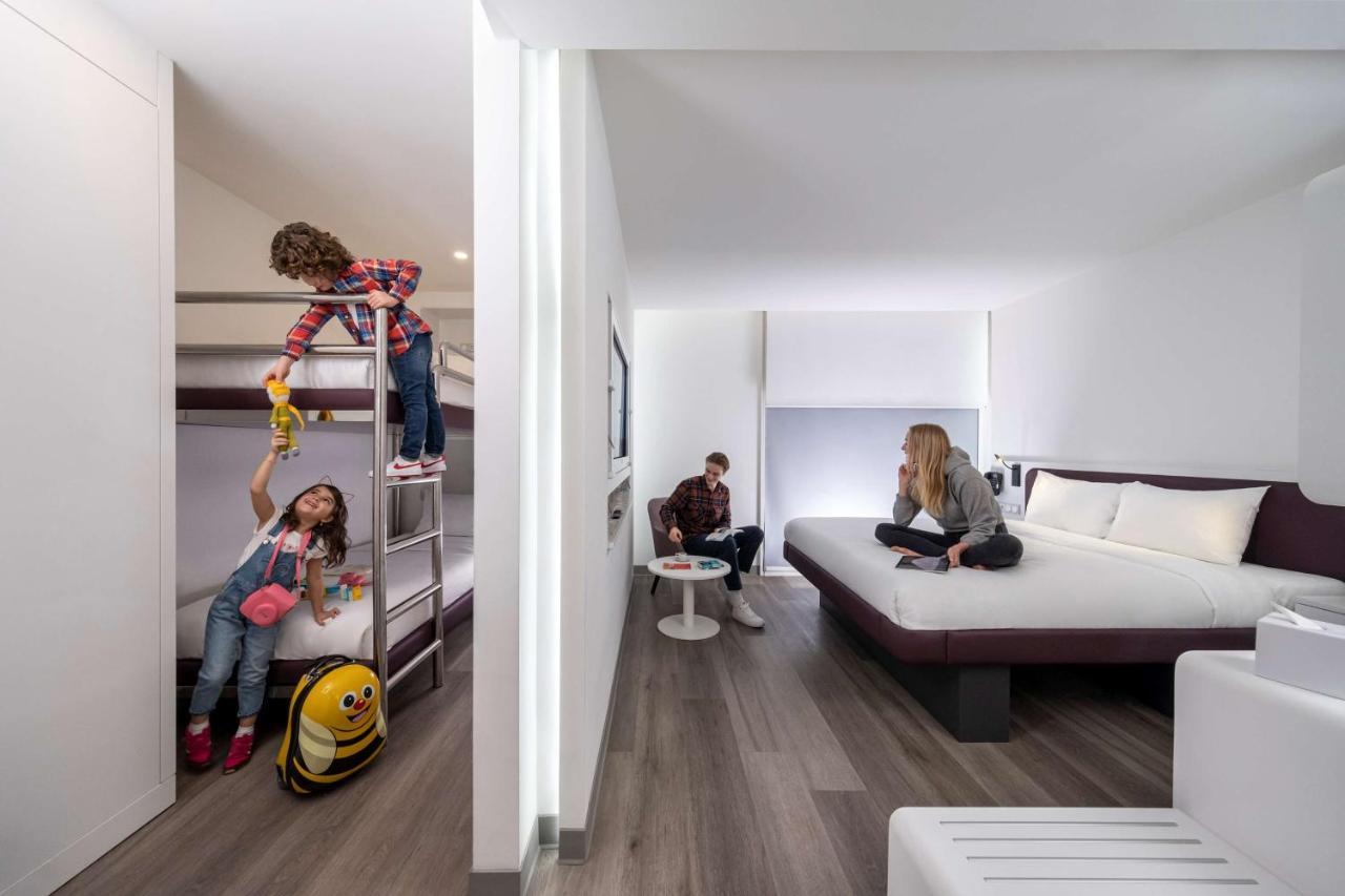 Hotel Yotelair Airport, Duty Free - International Transit Area
