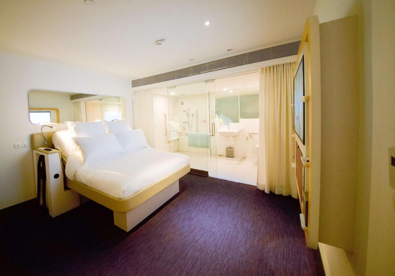 Yotelair Airport, Duty Free - International Transit Area 3*