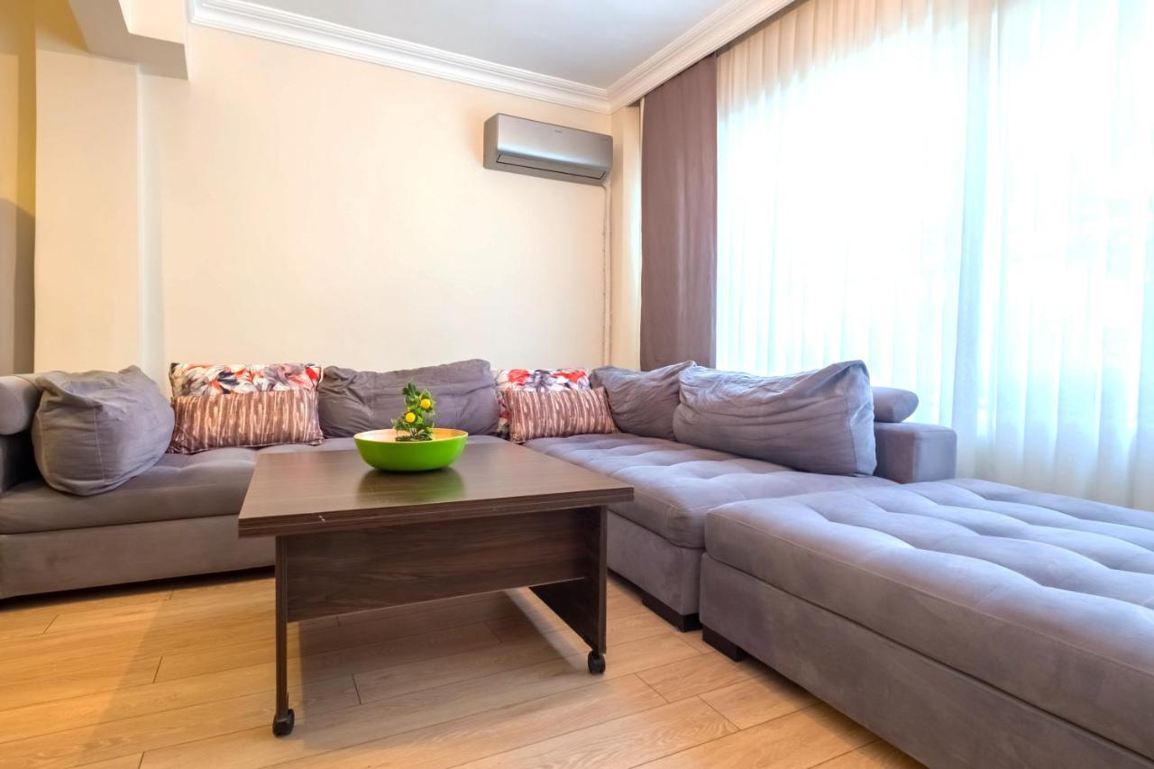 Flat With Garden Close To Coast In Uskudar İstanbul