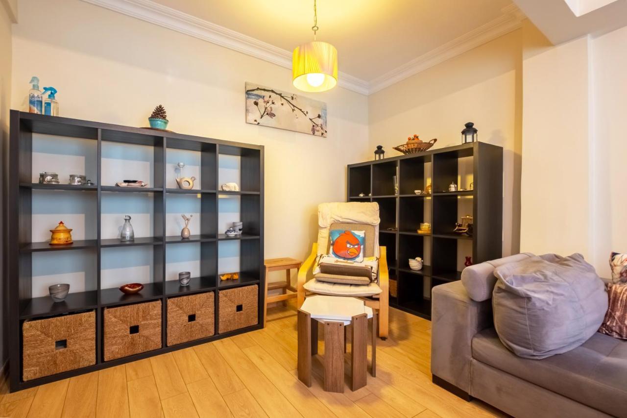 Flat With Garden Close To Coast In Uskudar *