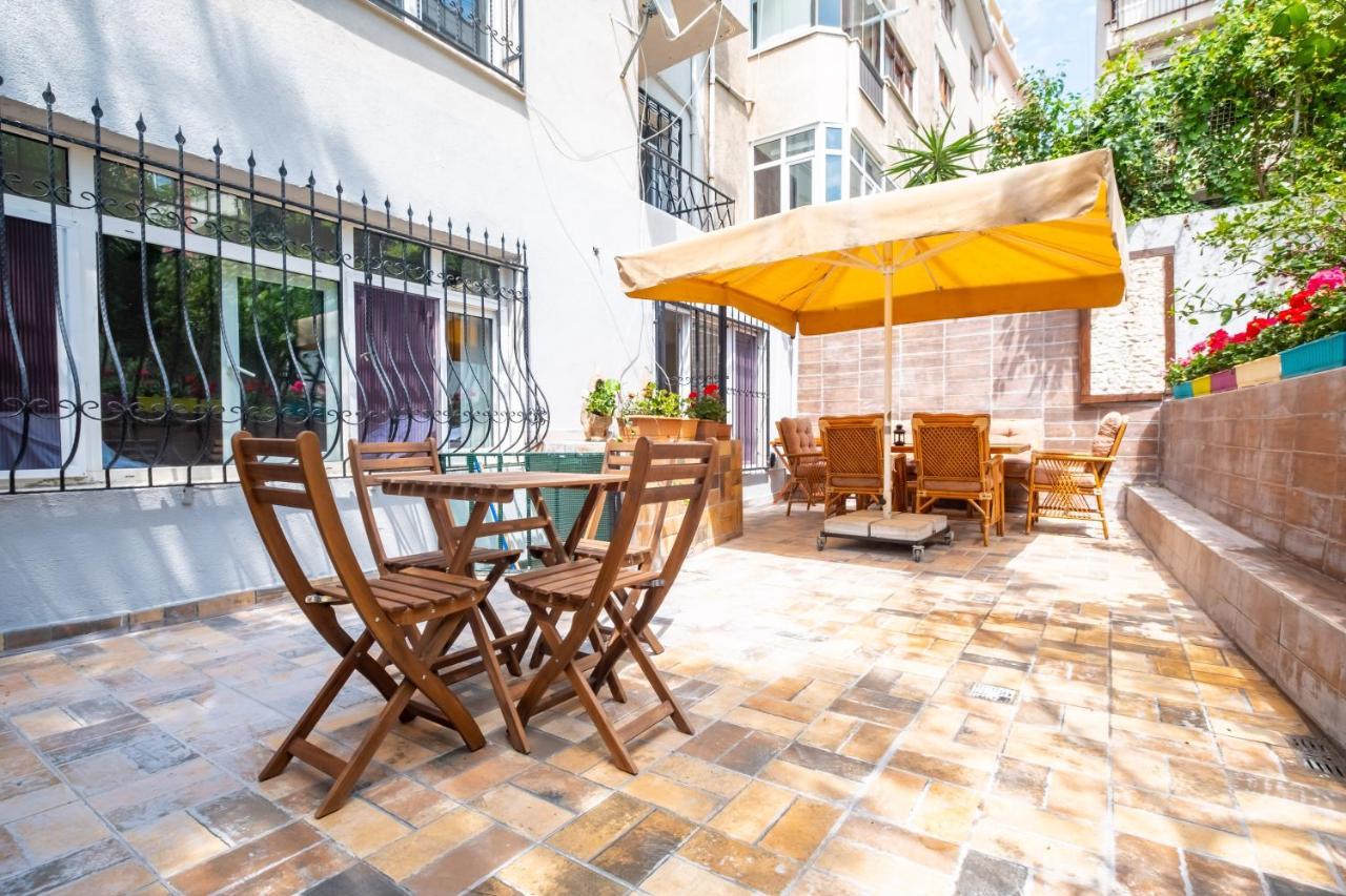 Flat With Garden Close To Coast In Uskudar İstanbul