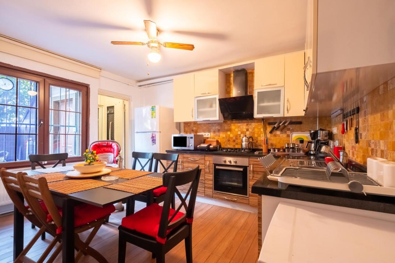 Flat With Garden Close To Coast In Uskudar Daire