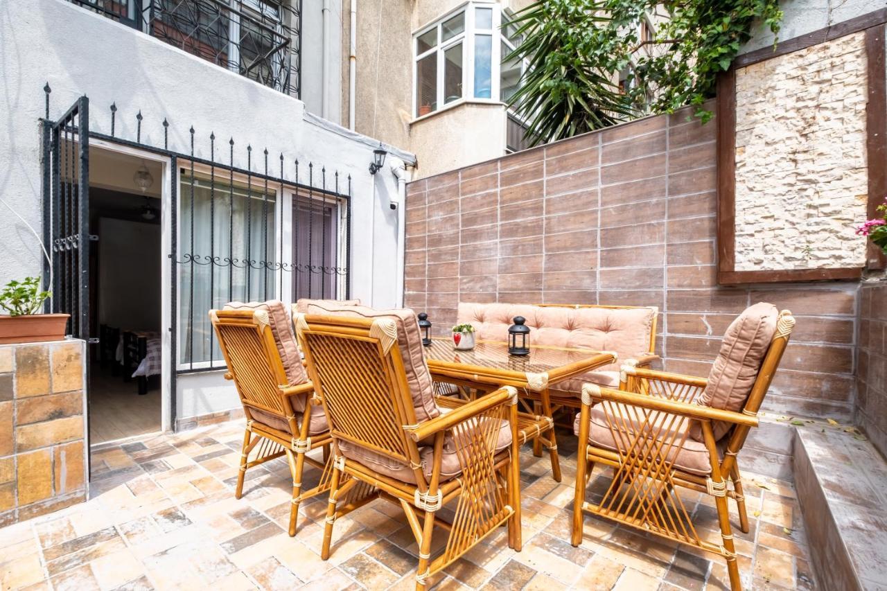 Flat With Garden Close To Coast In Uskudar