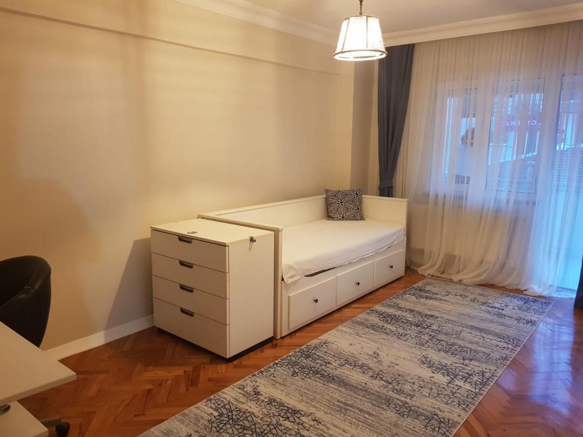 Apartment 5 Minutes To Subway Istanbul