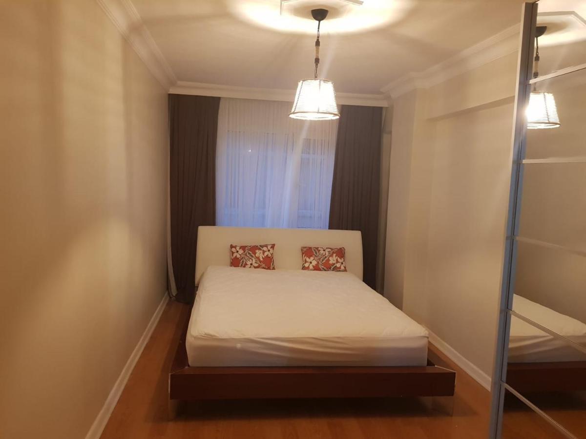 5 Minutes To Subway Apartment