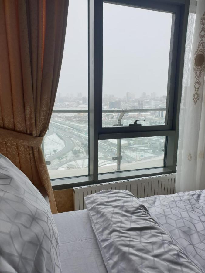 Apartment Mall Of 1 *
