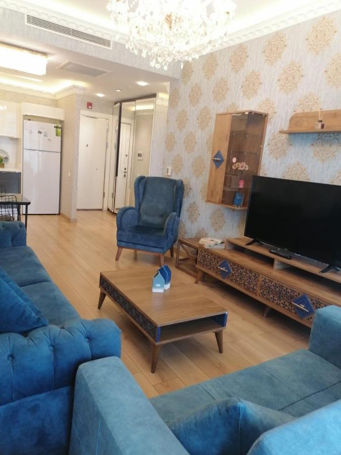 Apartment Mall Of 1 *