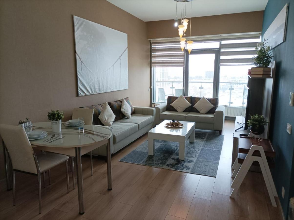 Mall Of 1 Apartment