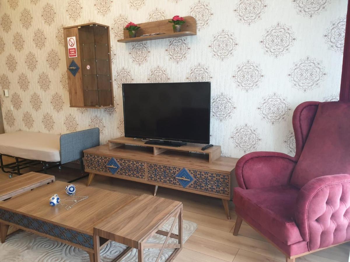 Mall Of 1 Apartment