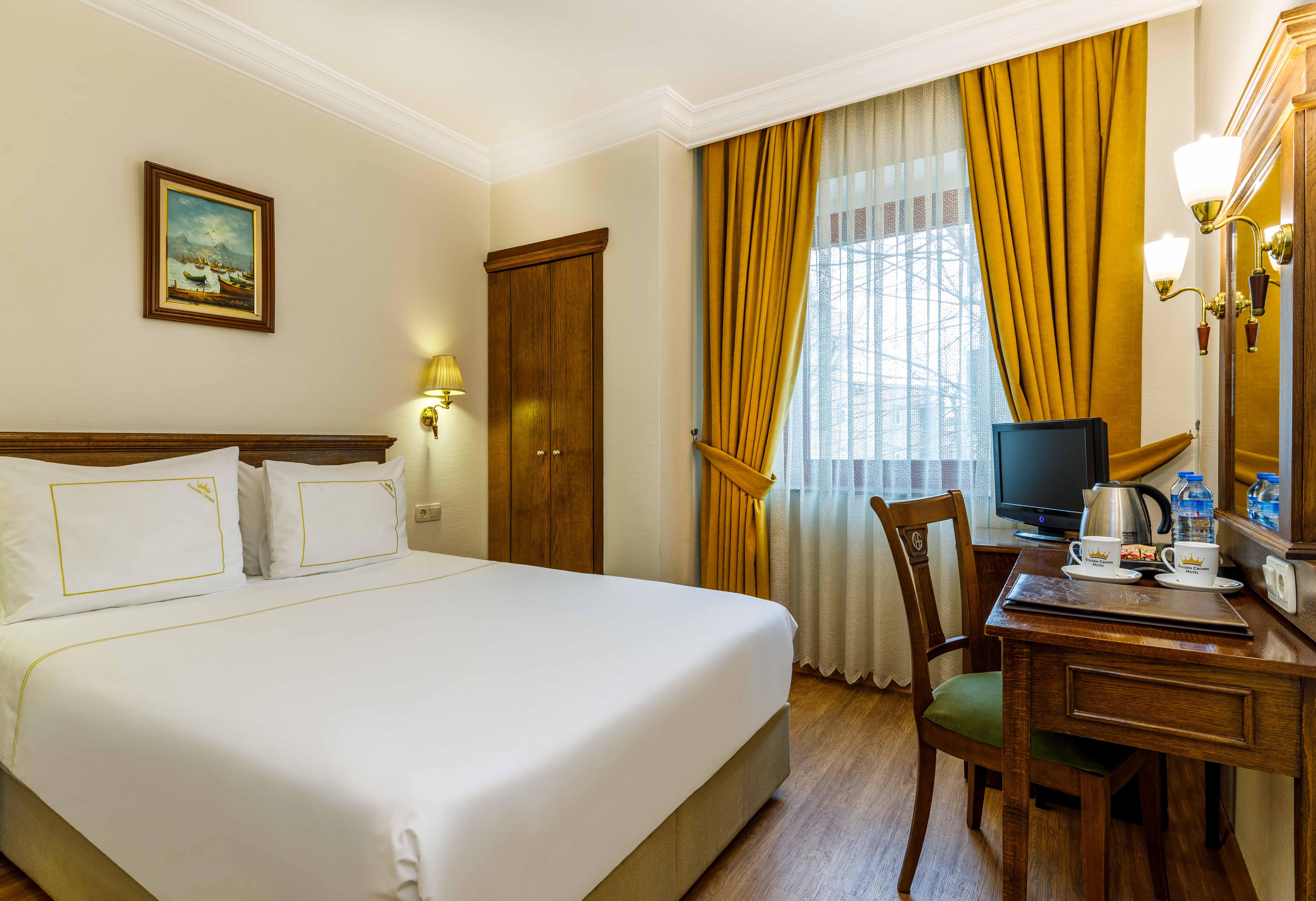 Golden Crown Hotel 3*