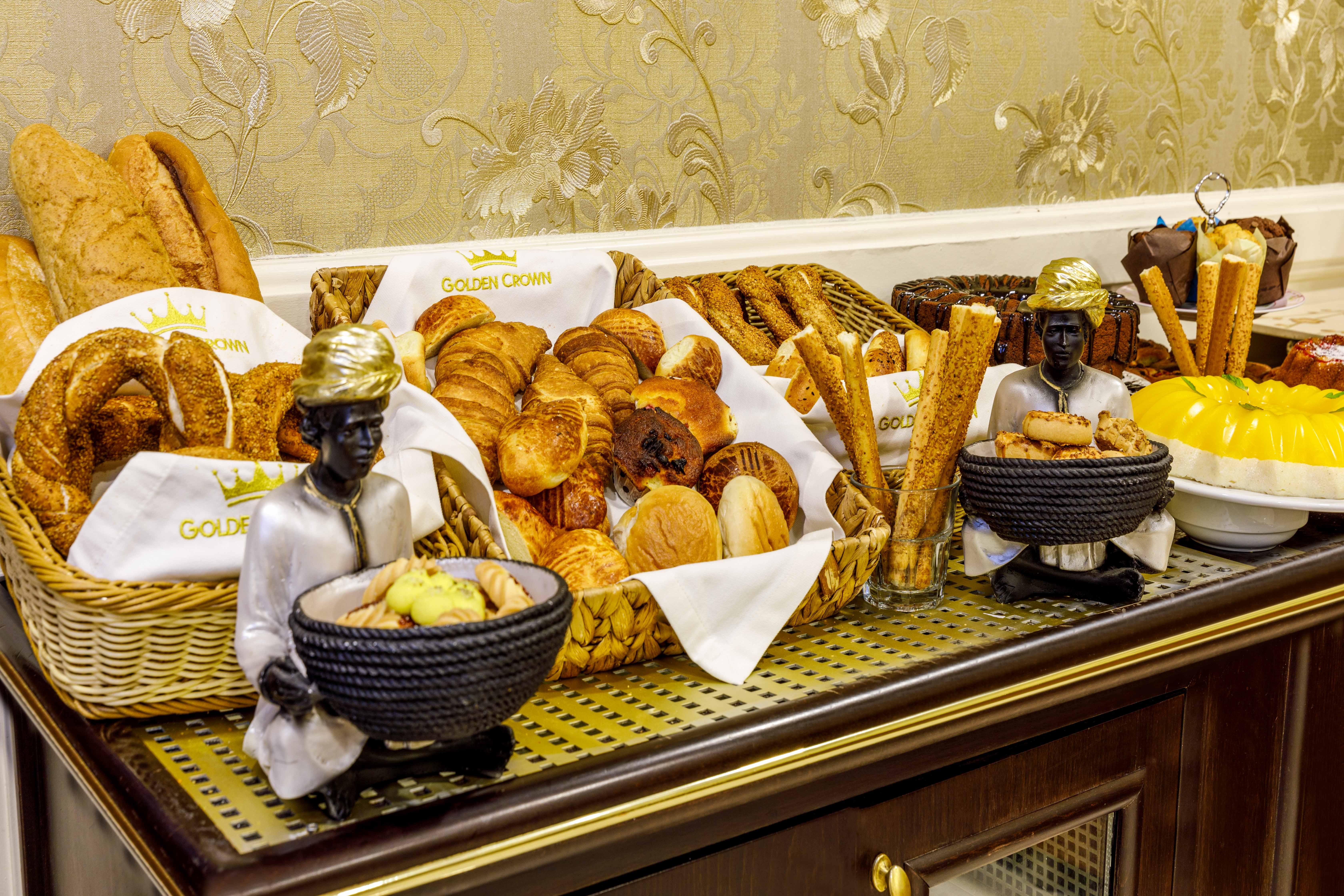 Hotel Golden Crown