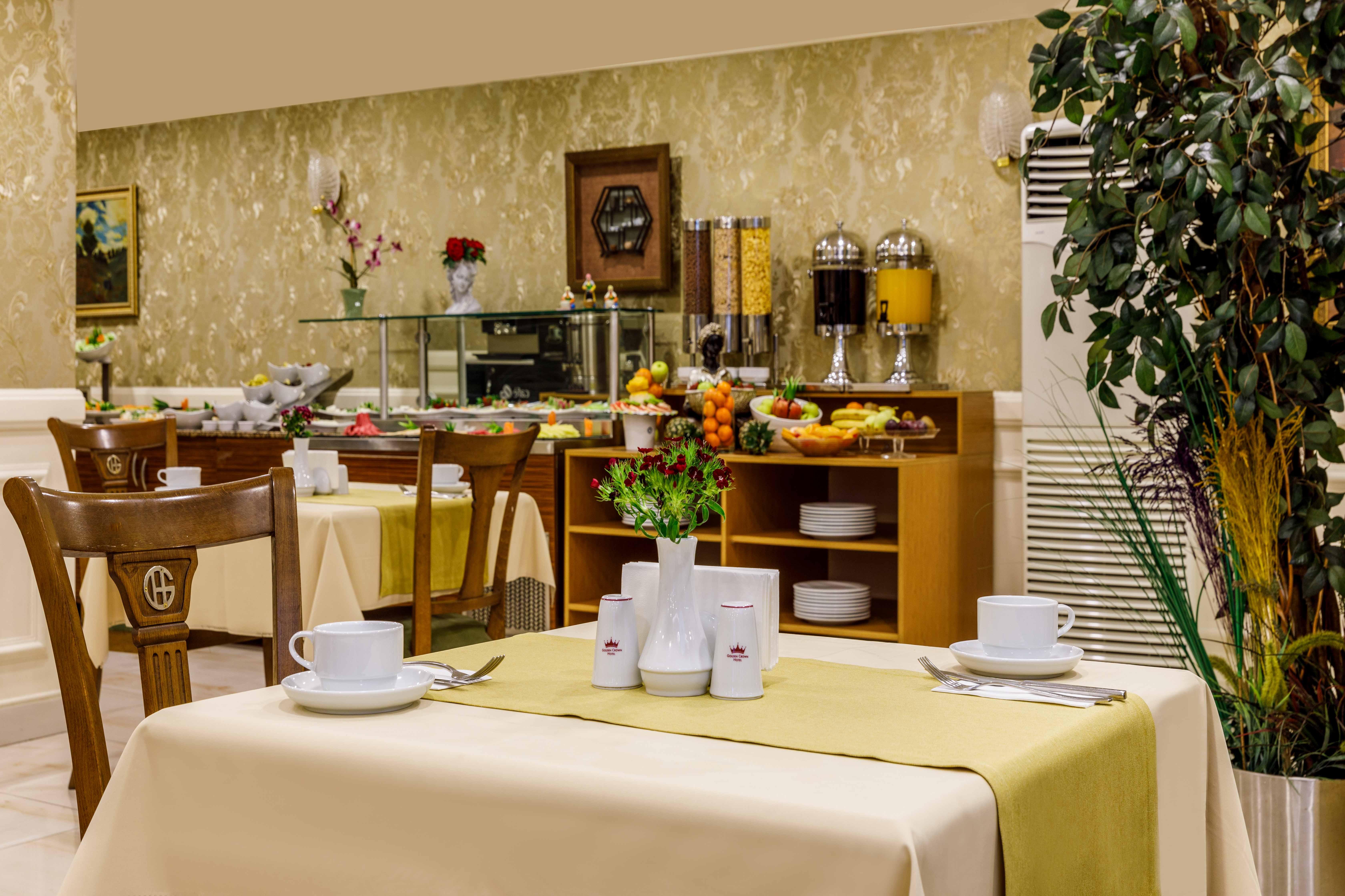 Hotel Golden Crown