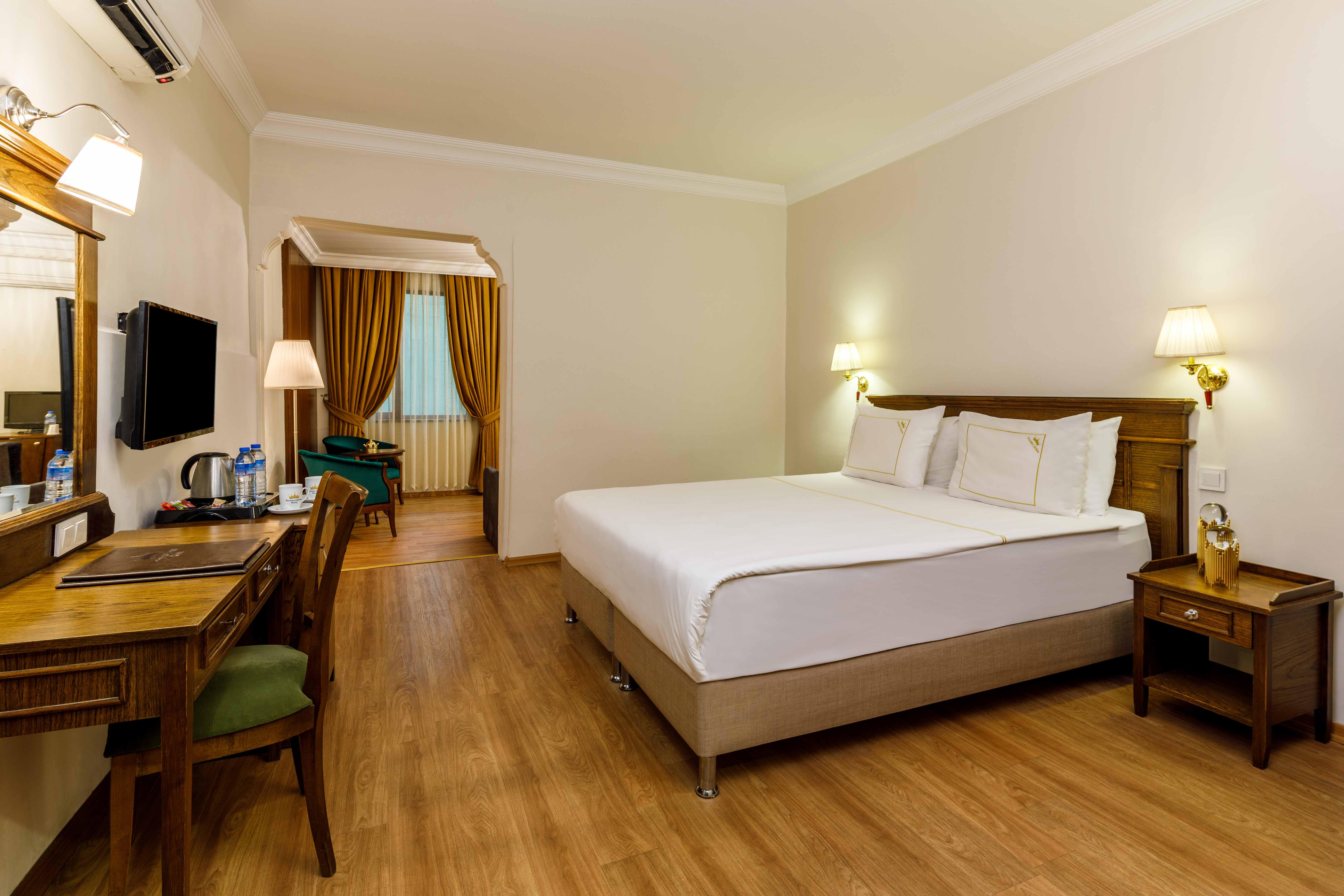 Hotel Golden Crown 3*