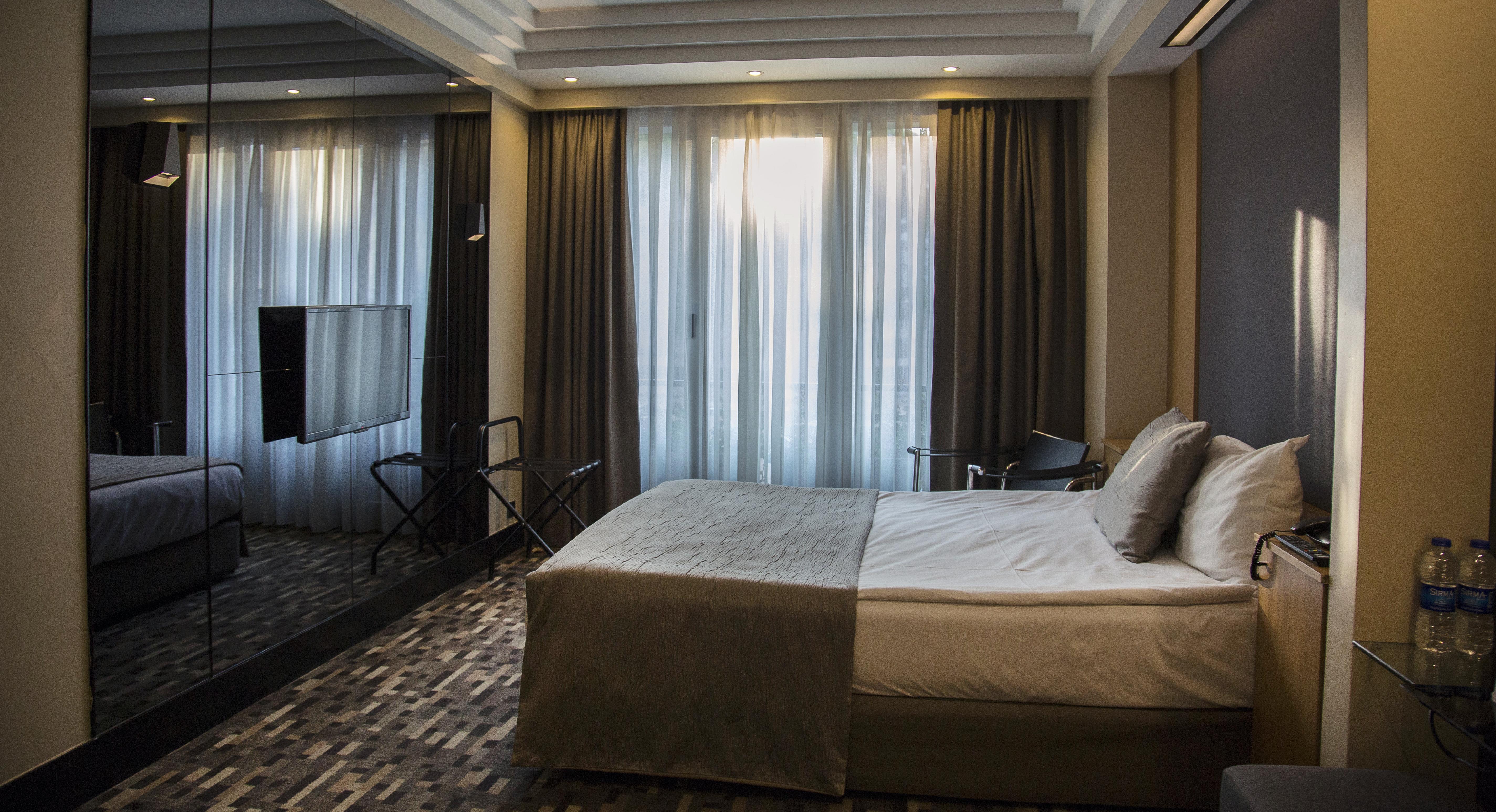 Tan - Special Category Otel
