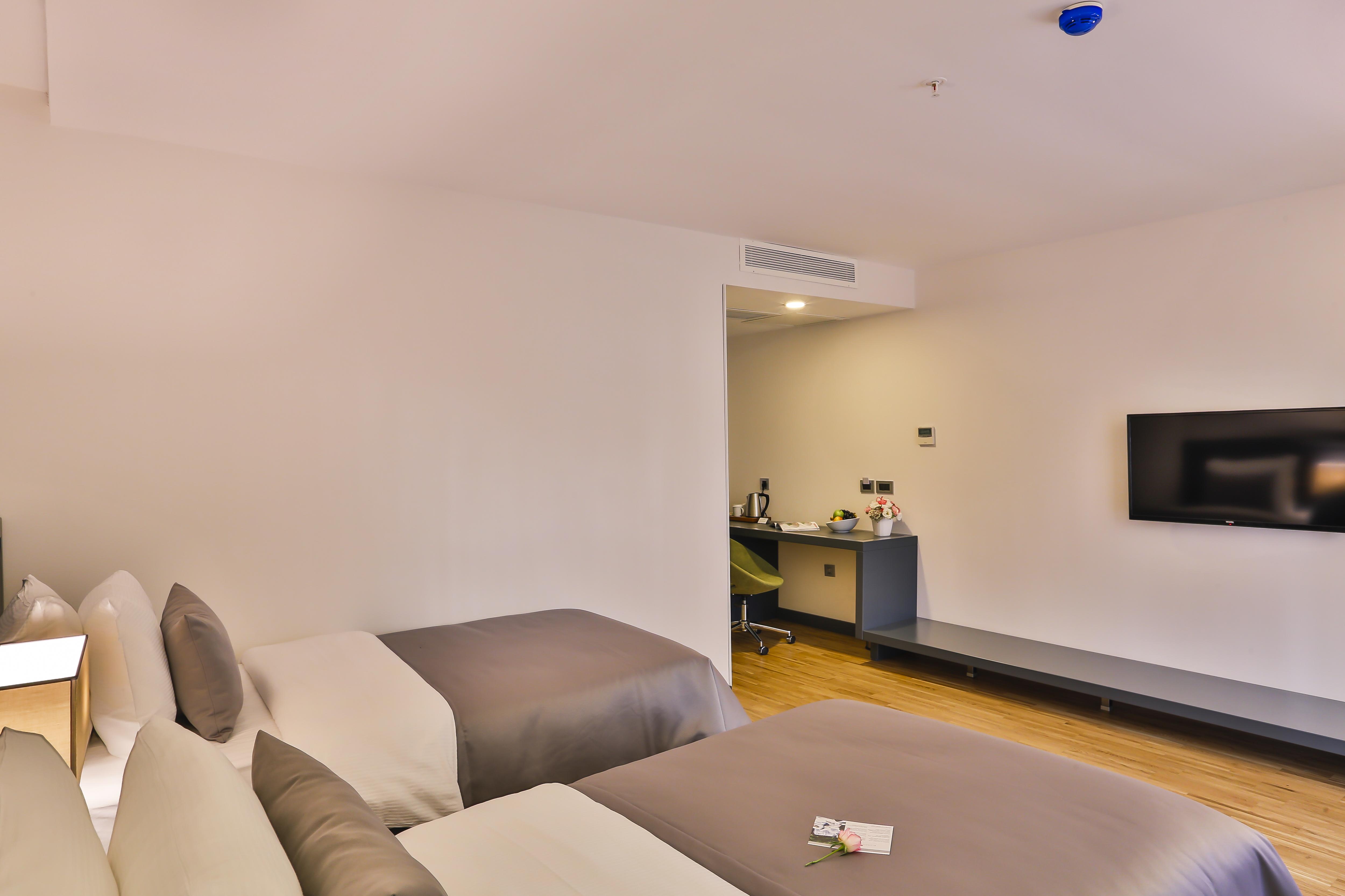 Hotel Business Life