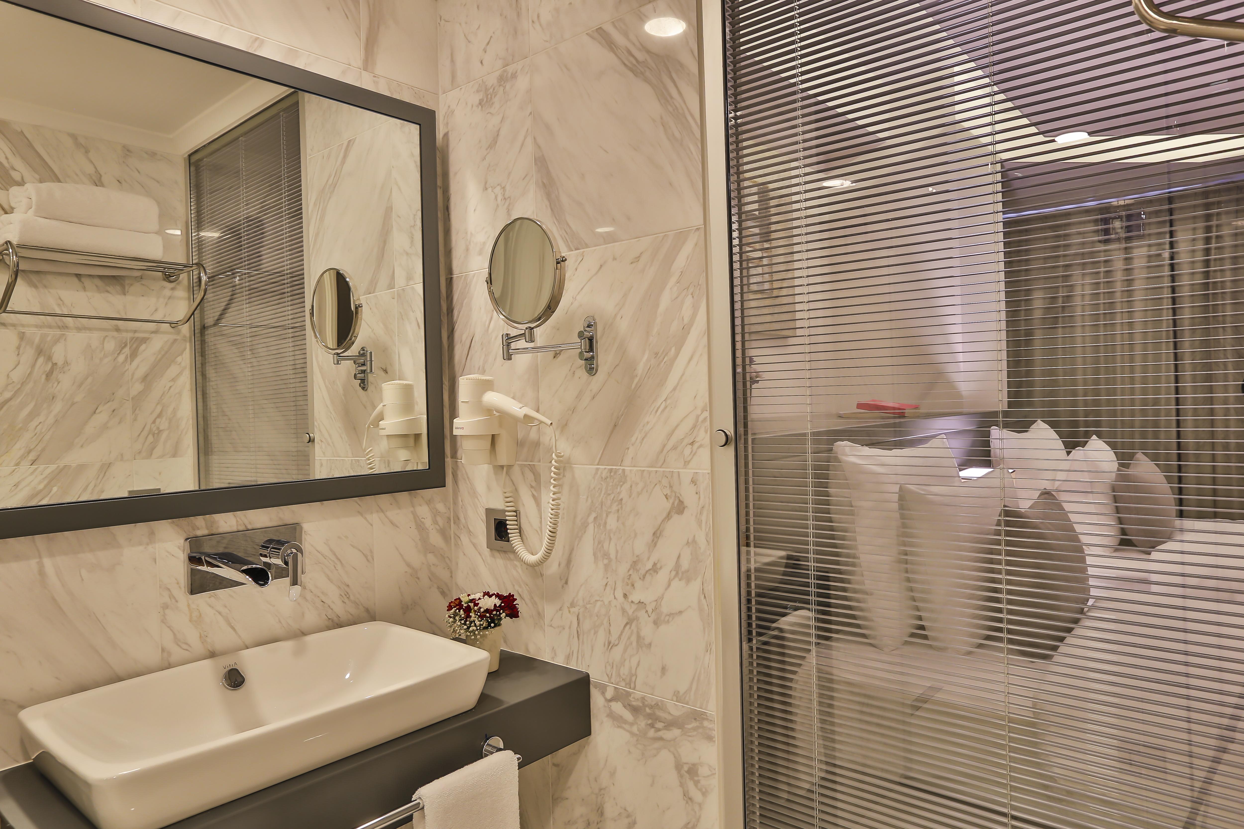 Business Life Hotel 4*