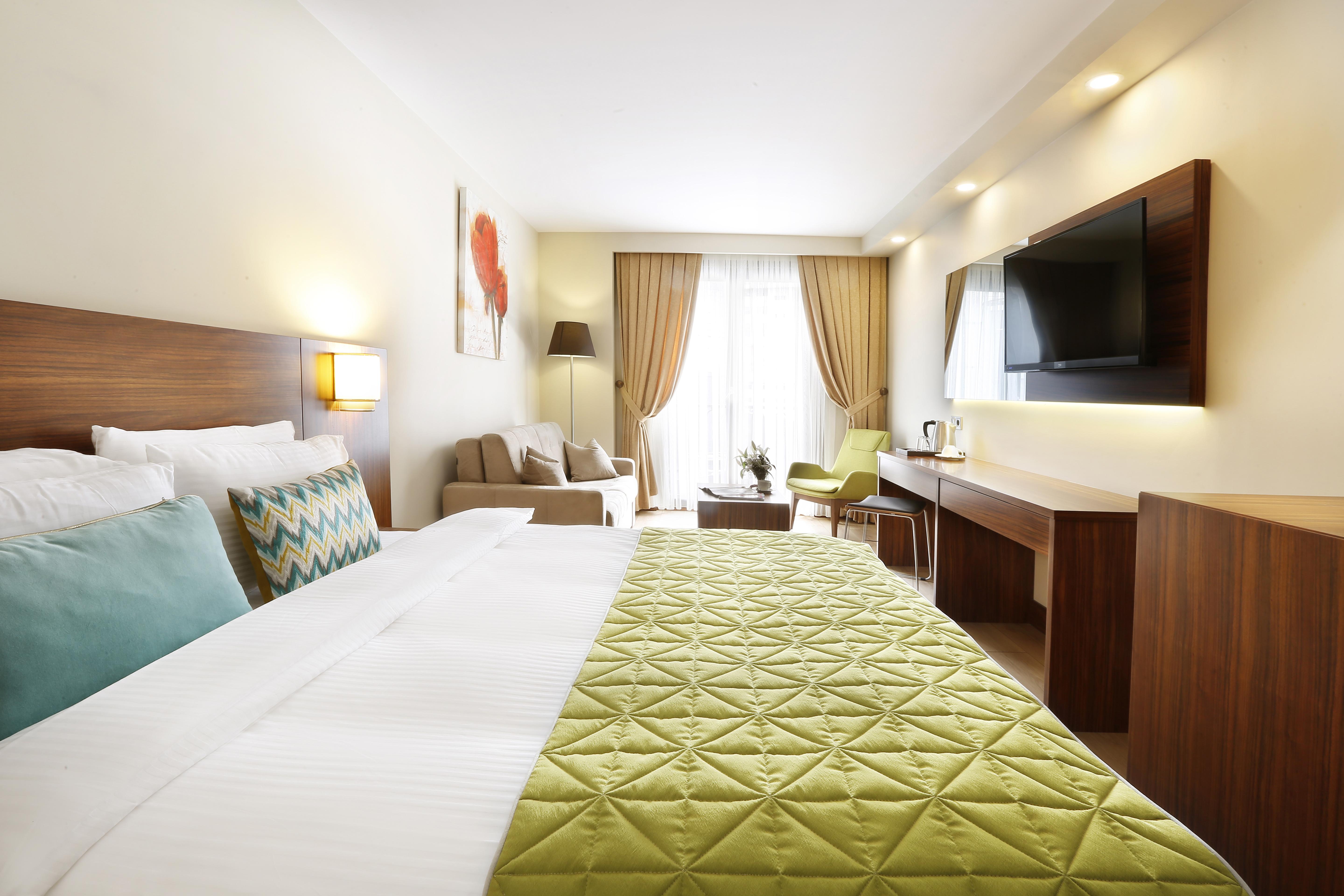 Hotel The White Orient 4*