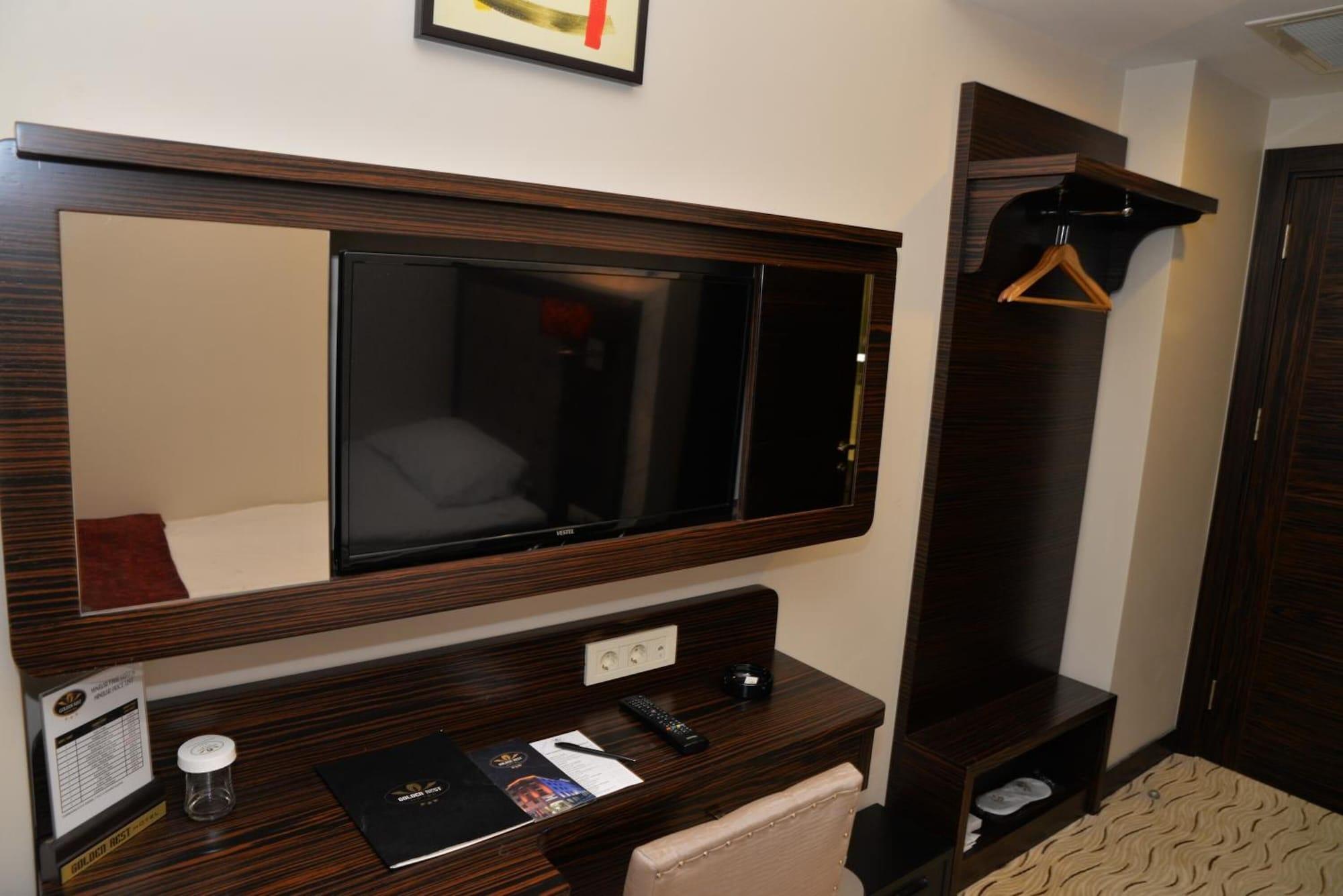 Golden Siyav Hotel 3*