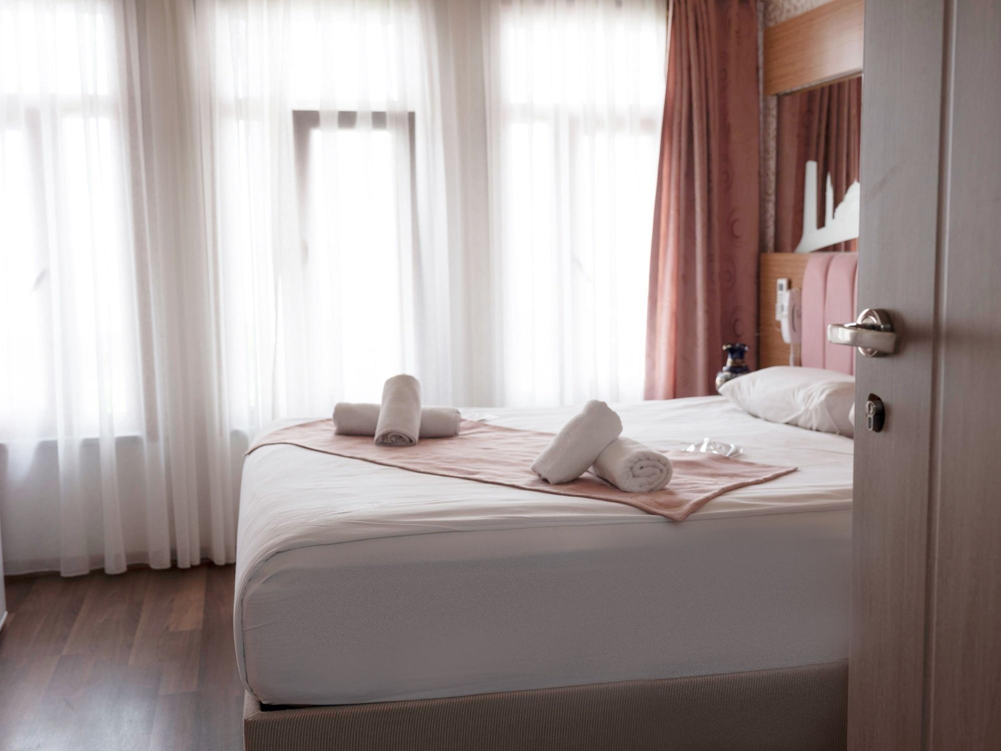Hotel Megaron 3*