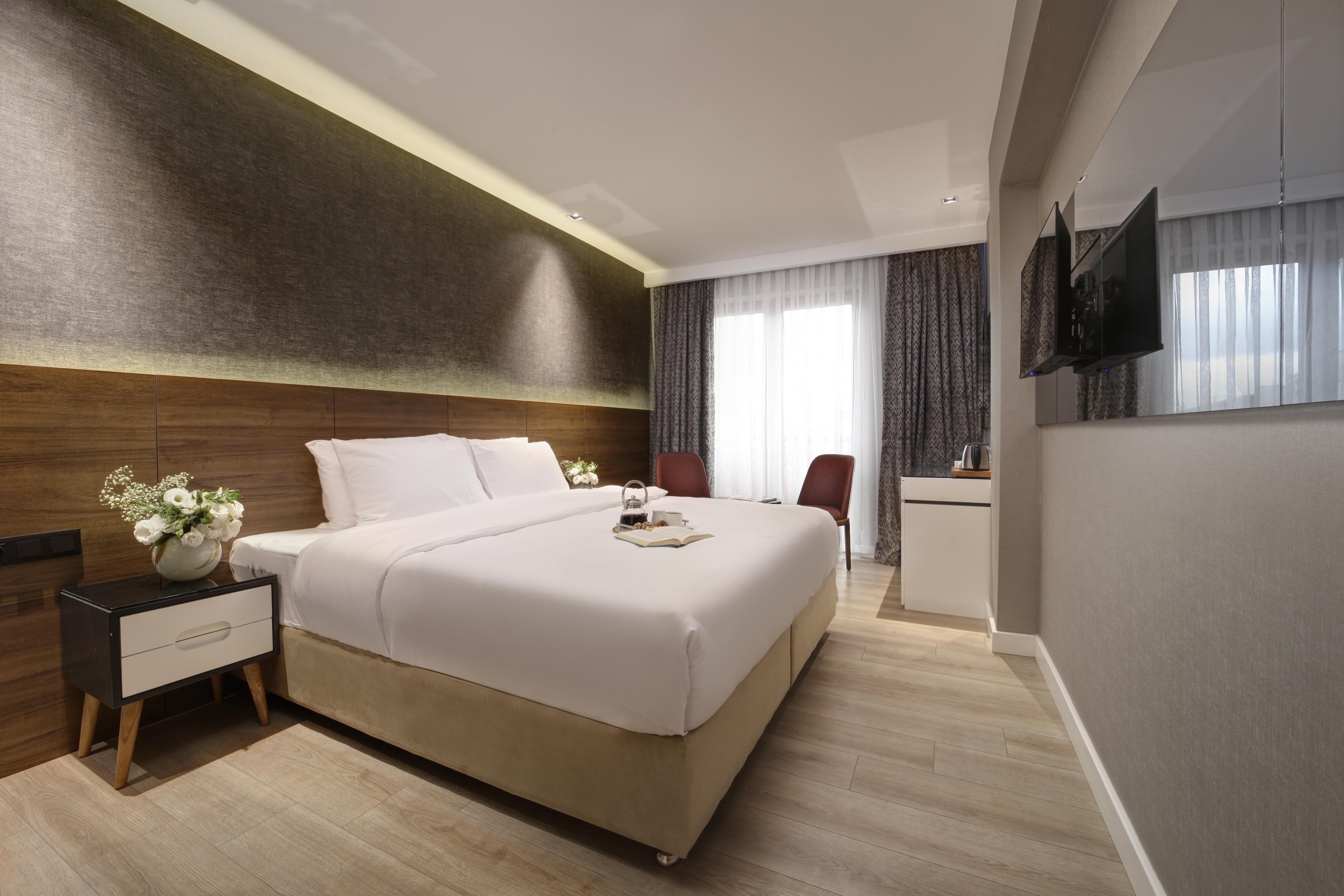 Hotel Dora Pera 4*