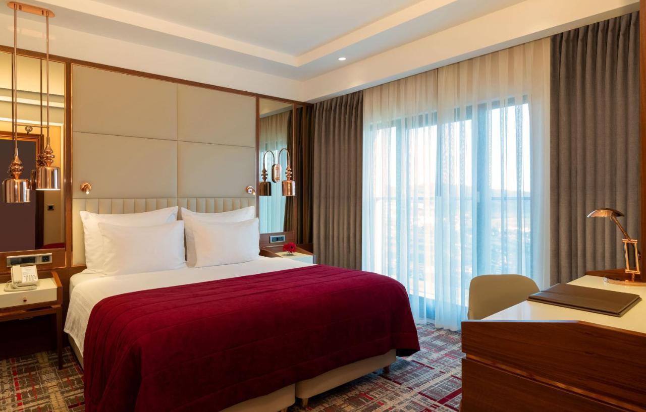 Moevenpick Airport 5*