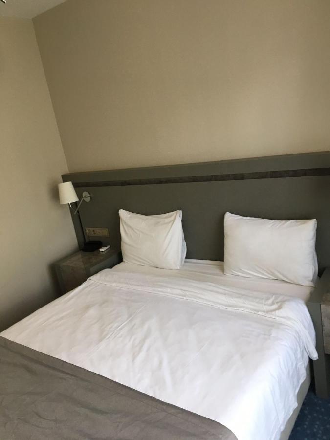 Acar Hotel *