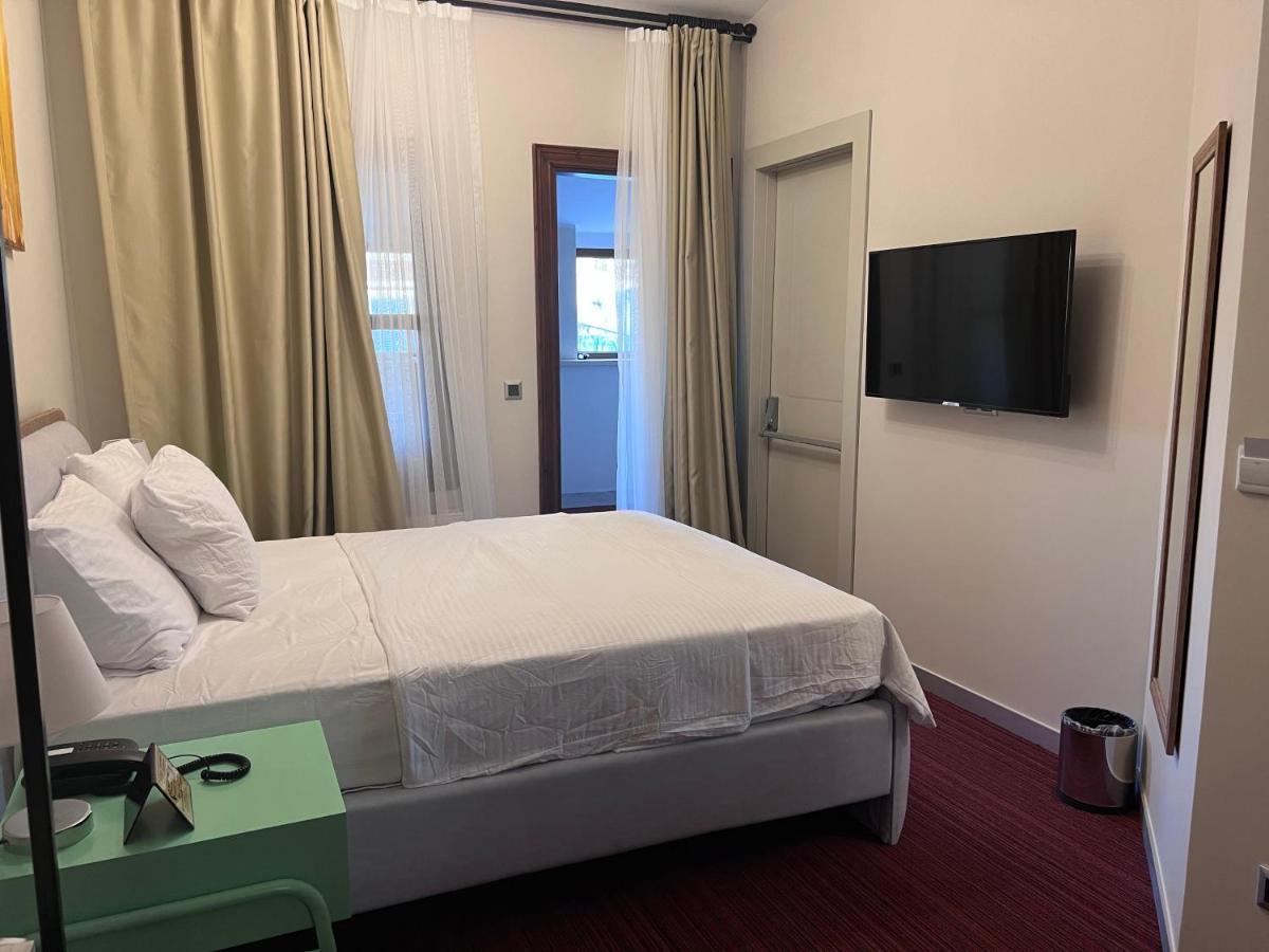 Rafinn Hotel *