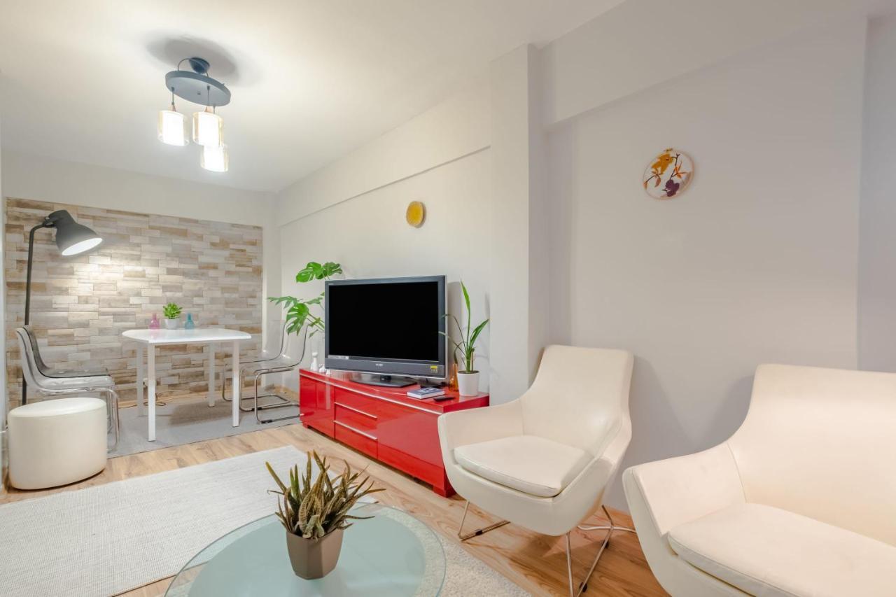 Apartment Colorful And Flat With Balcony In Kadikoy