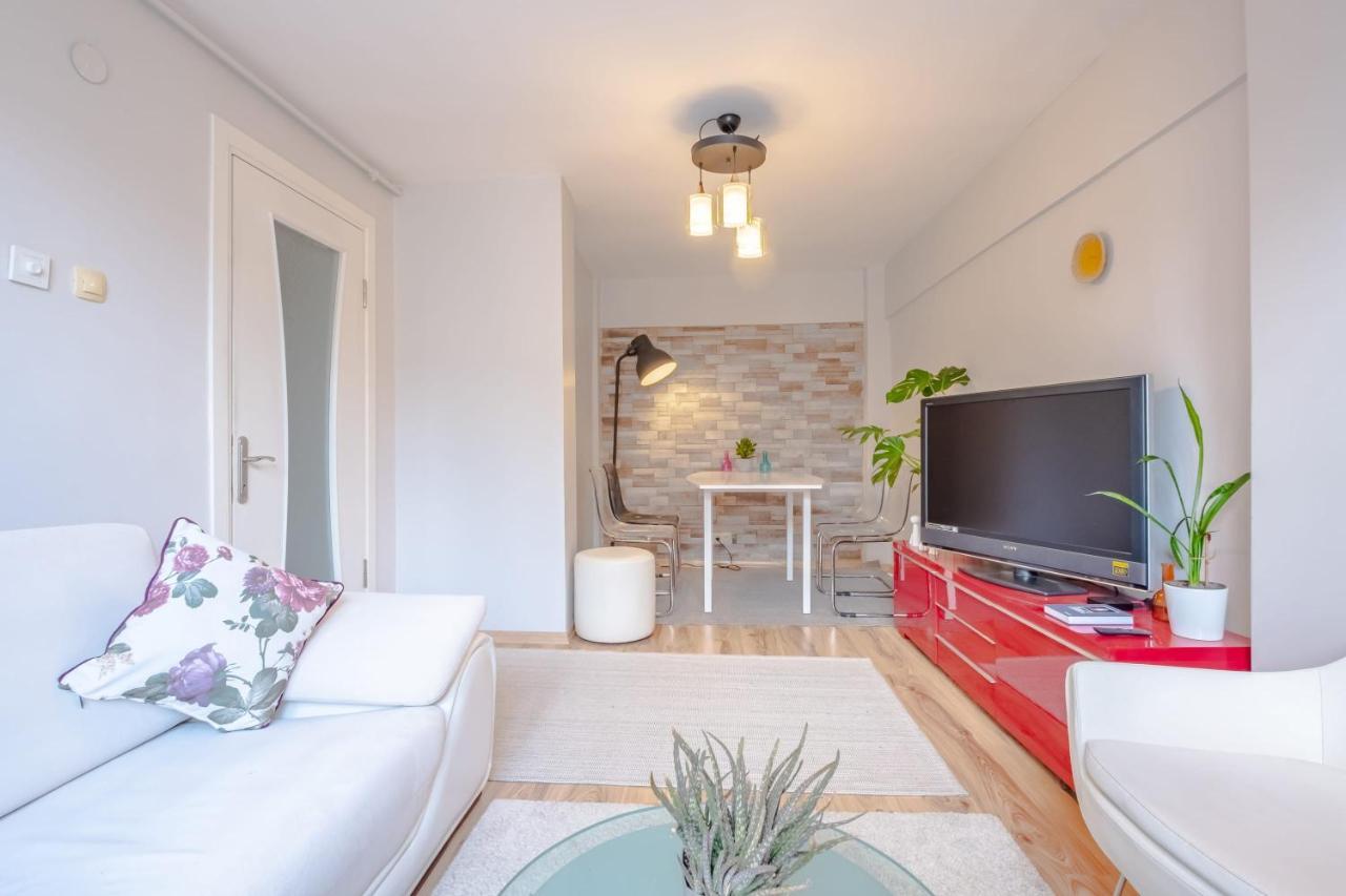 Apartment Colorful And Flat With Balcony In Kadikoy *