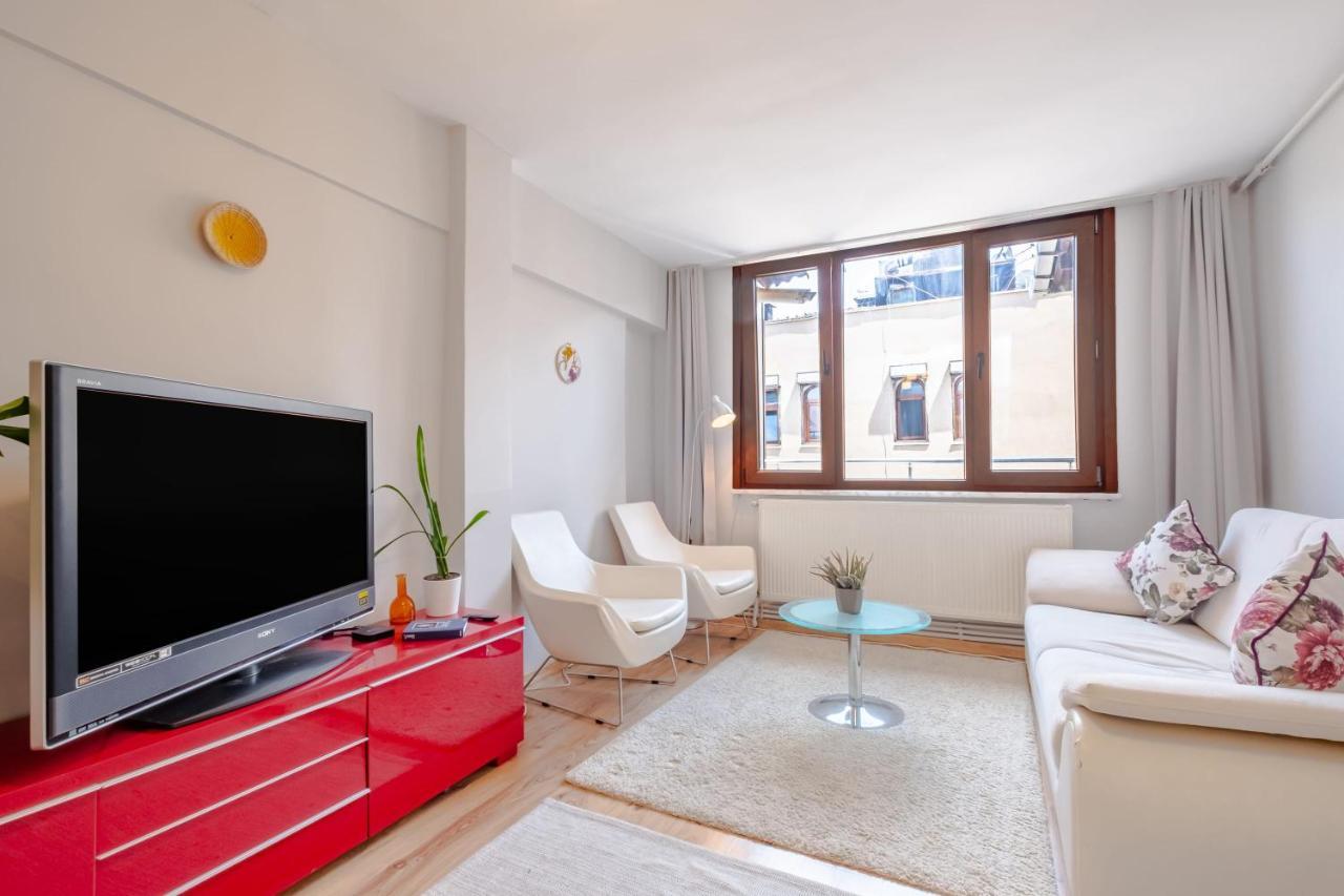 Apartment Colorful And Flat With Balcony In Kadikoy