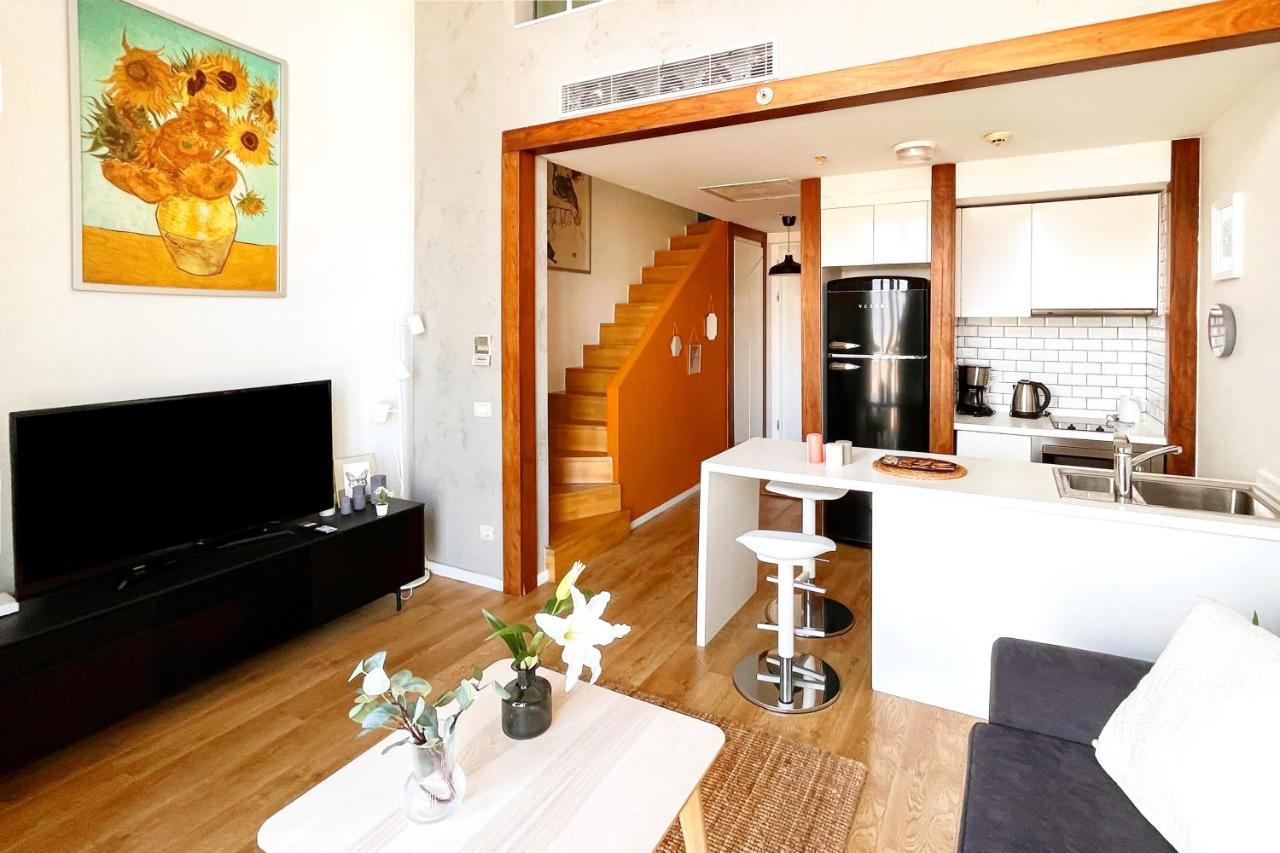 Daire Cozy Loft With Skyline View In Modern
