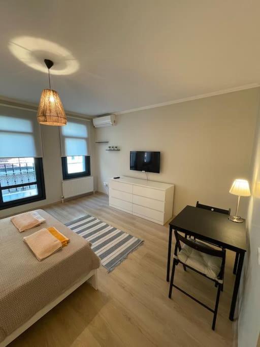 W/ Balcony In Center,5 Mn Walk To Istiklal Apartment Istanbul