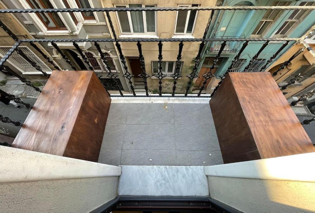 W/ Balcony In Center,5 Mn Walk To Istiklal Apartment