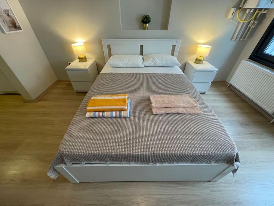 Apartment W/ Balcony In Center,5 Mn Walk To Istiklal Istanbul