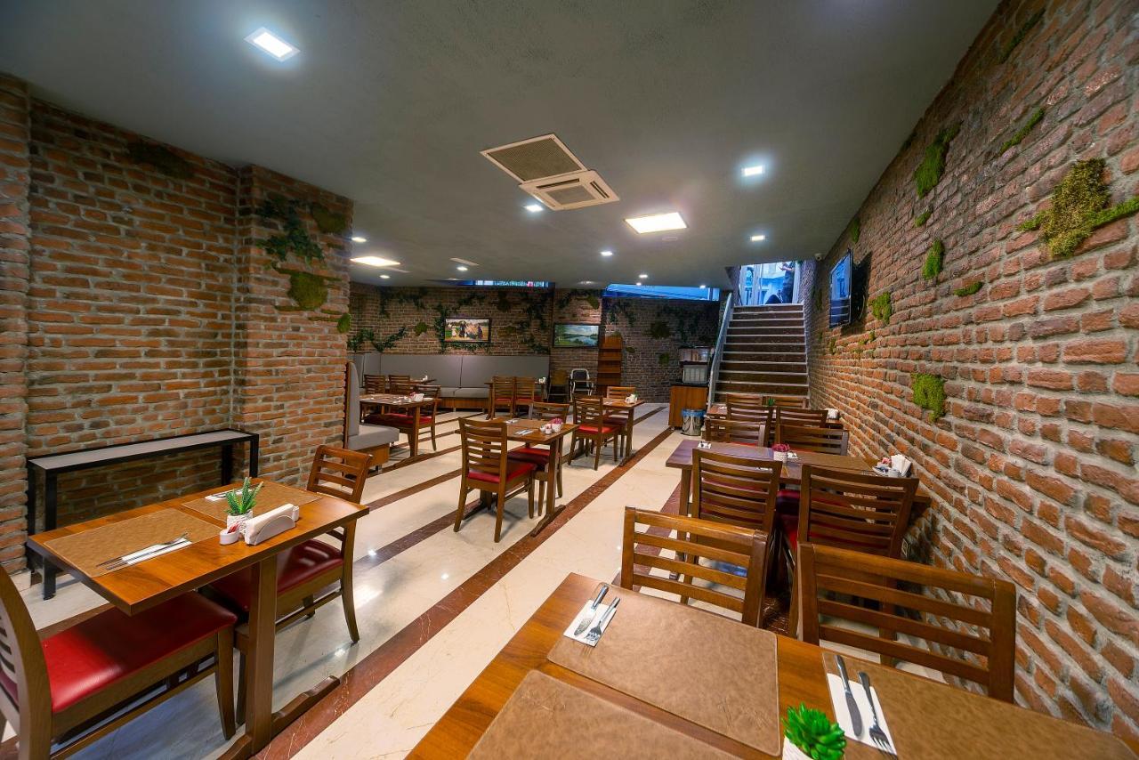Aprilis - Special Category Hotel