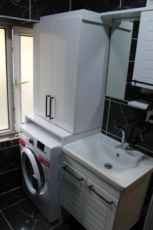 Apartment Beyoglu Asmalimescit'te Mobilyali Balkonlu Daire Istanbul