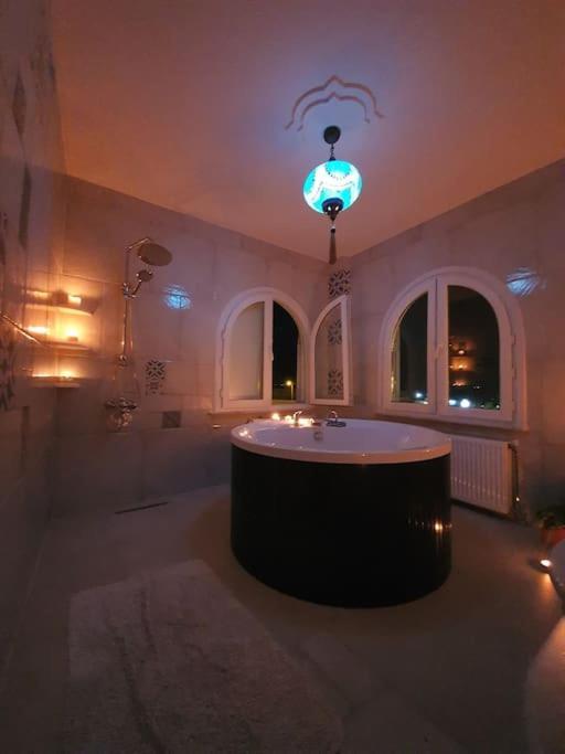Sea View Flat - Includes Turkish Bath In Old Town. Istanbul