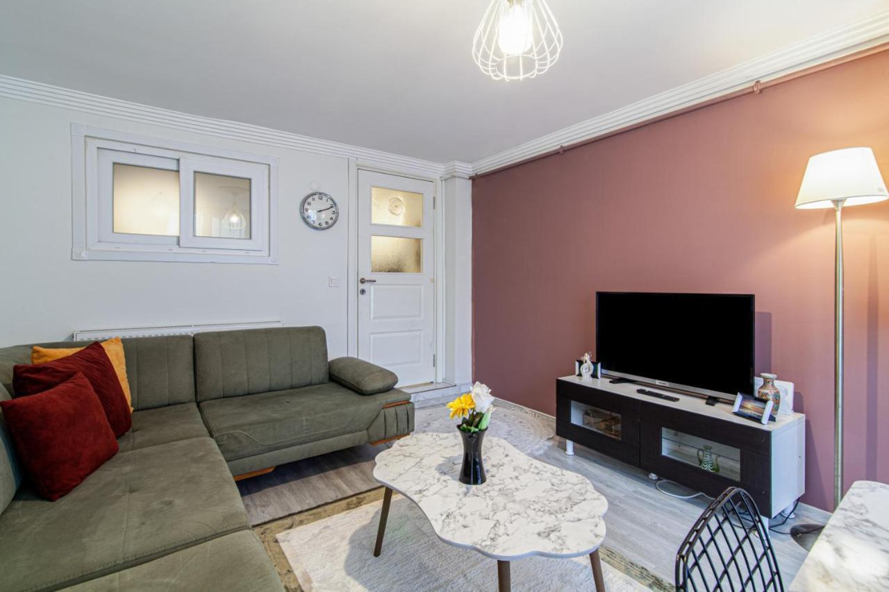 Cozy Flat Close To Various Malls In Kagithane Apartment