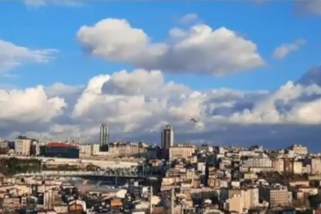 Deniz Manzarasi, Marti Sesleri Esliginde Apartment Istanbul